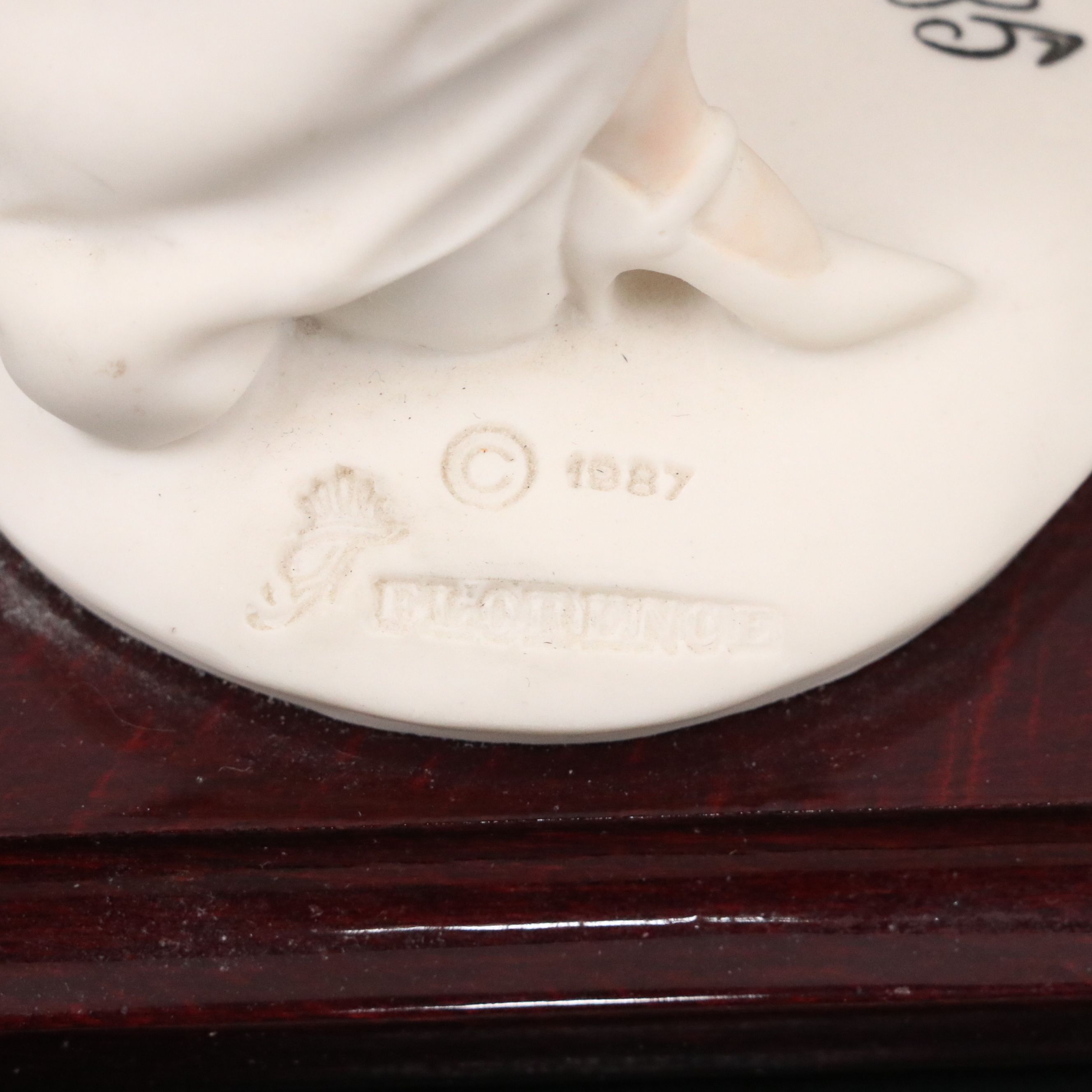 Giuseppe Armani "Lady with Muff" Porcelain Figurine, Late 20th Century