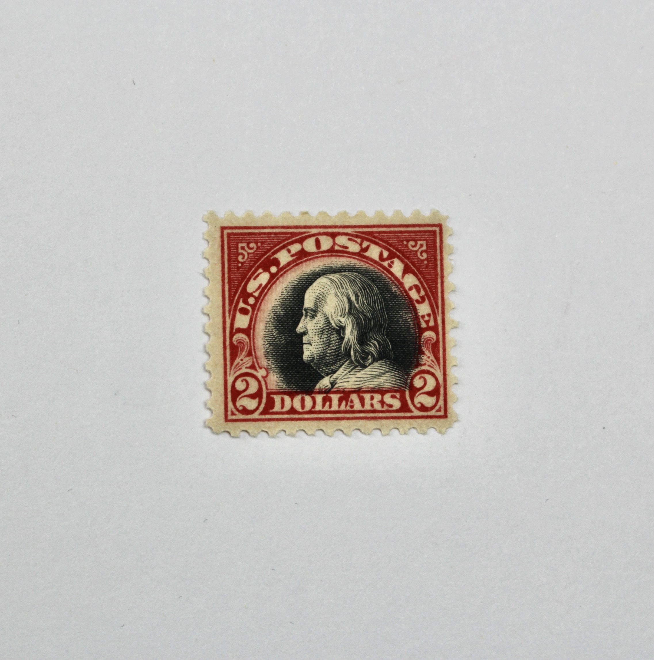 $2 Franklin Carmine & Black Mint Hinged Postage Stamp, Scott 547