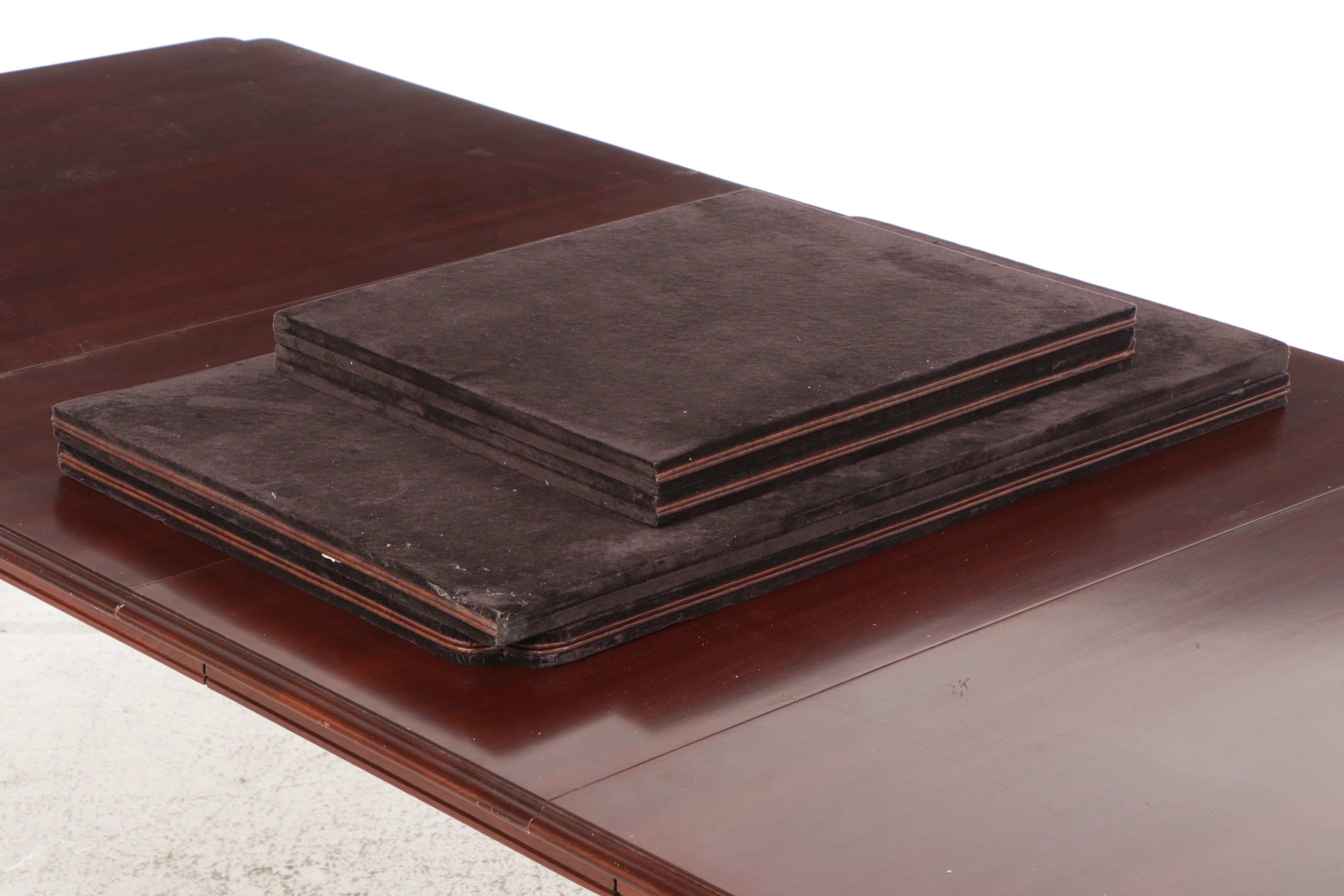 Knob Creek Queen Anne Style Mahogany Dining Table