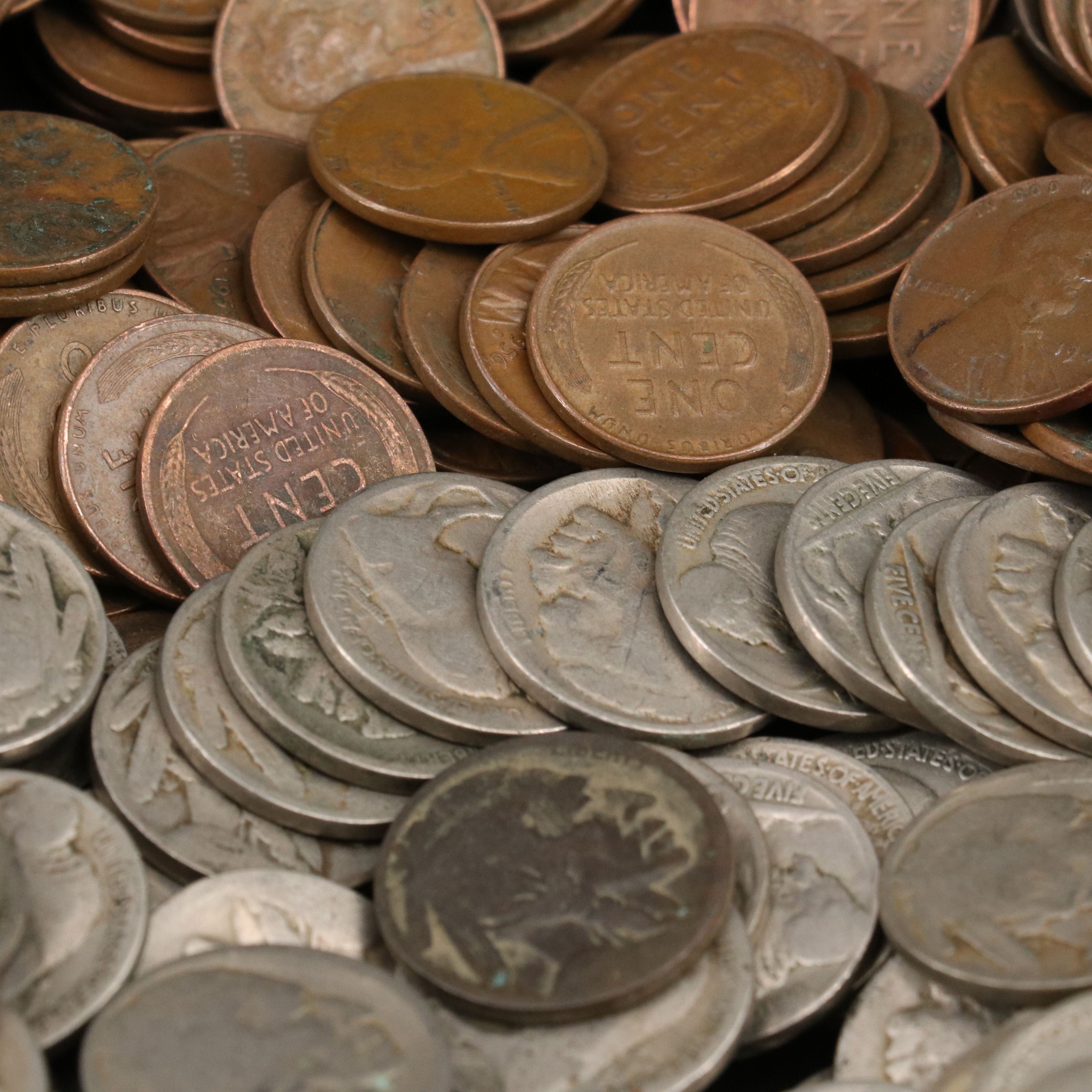 Collection of 800 Wheat Cents and Buffalo Nickels