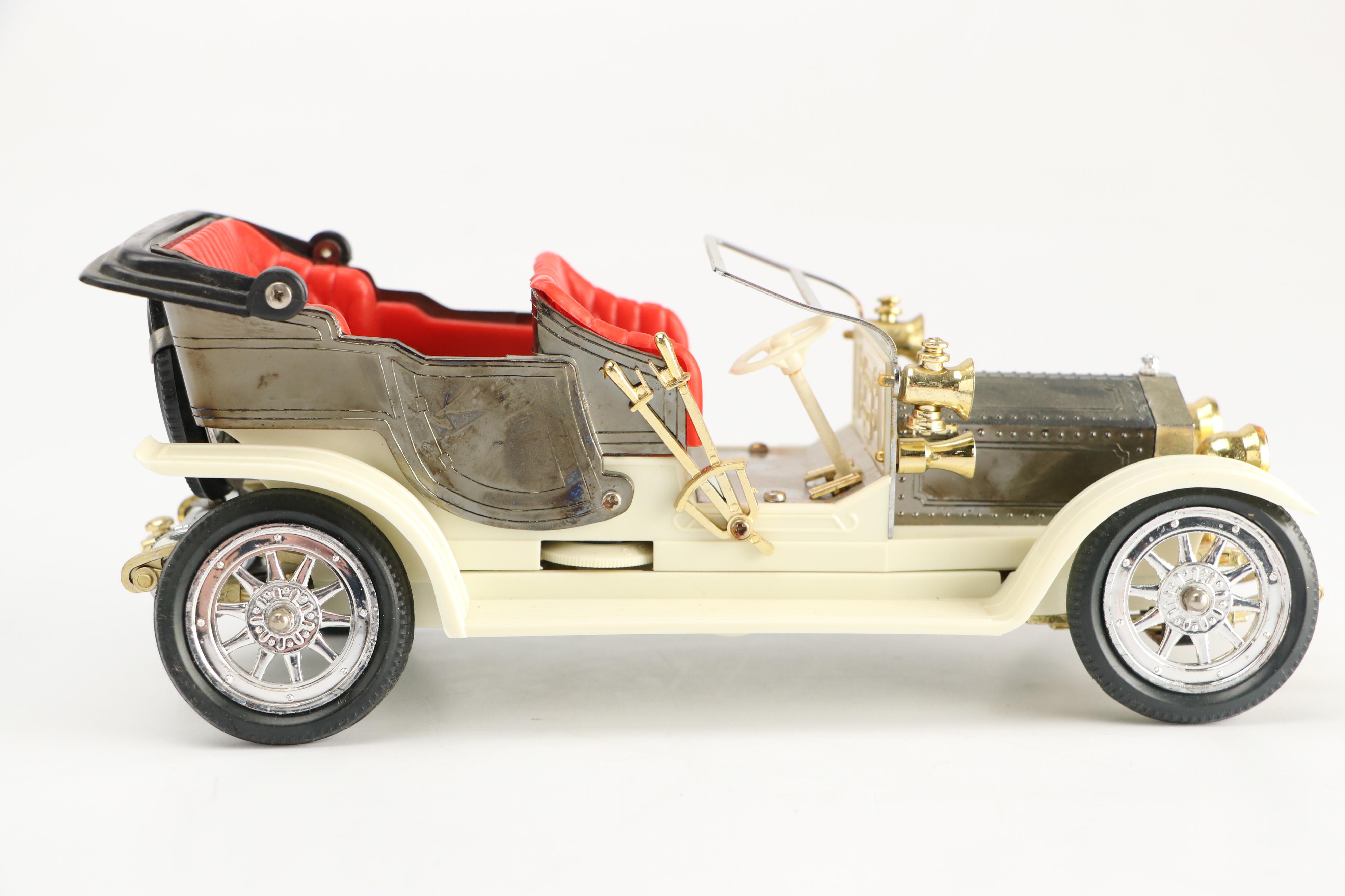 1928 Lincoln Model L Convertible and Other Novelty Car Radios