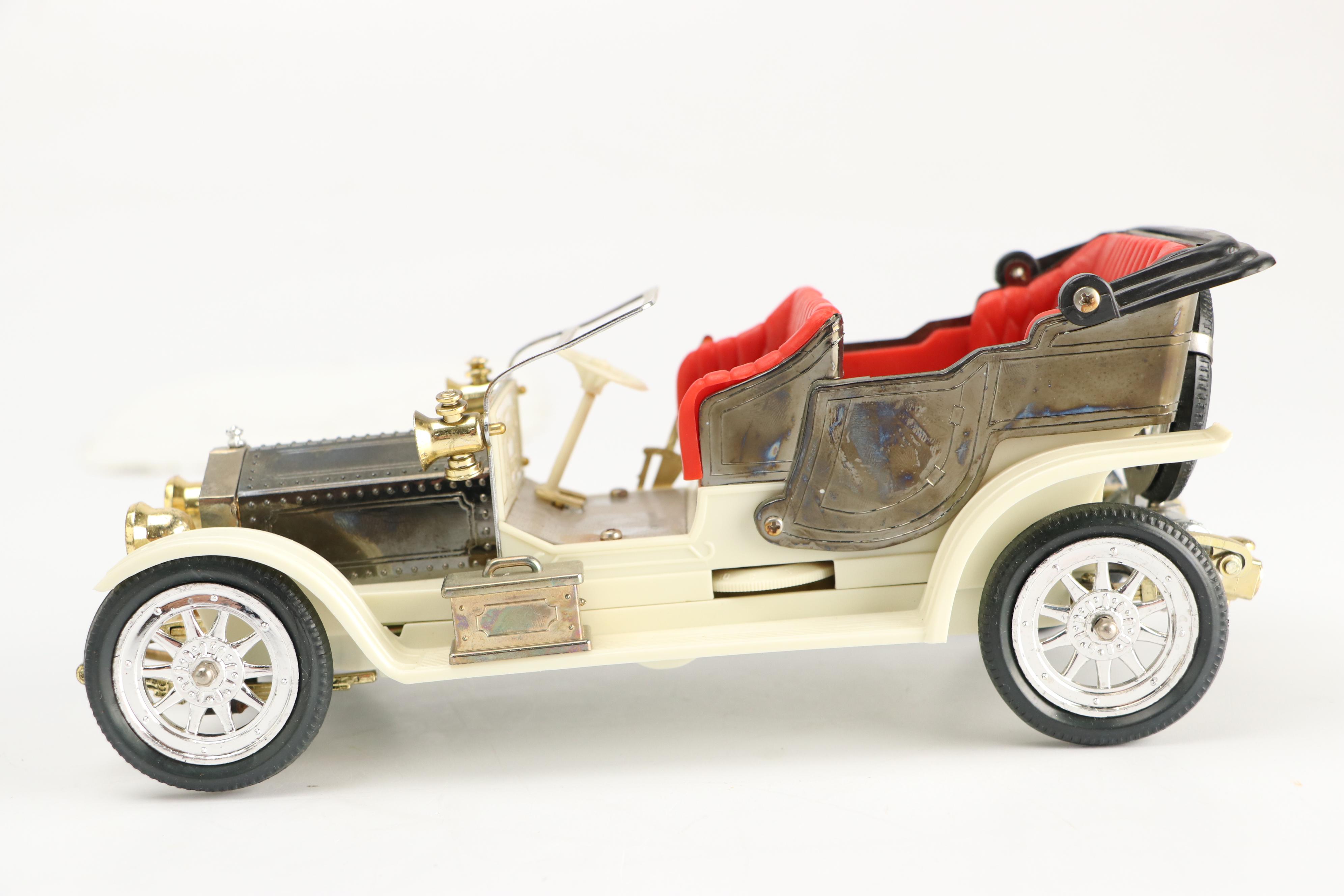 1928 Lincoln Model L Convertible and Other Novelty Car Radios