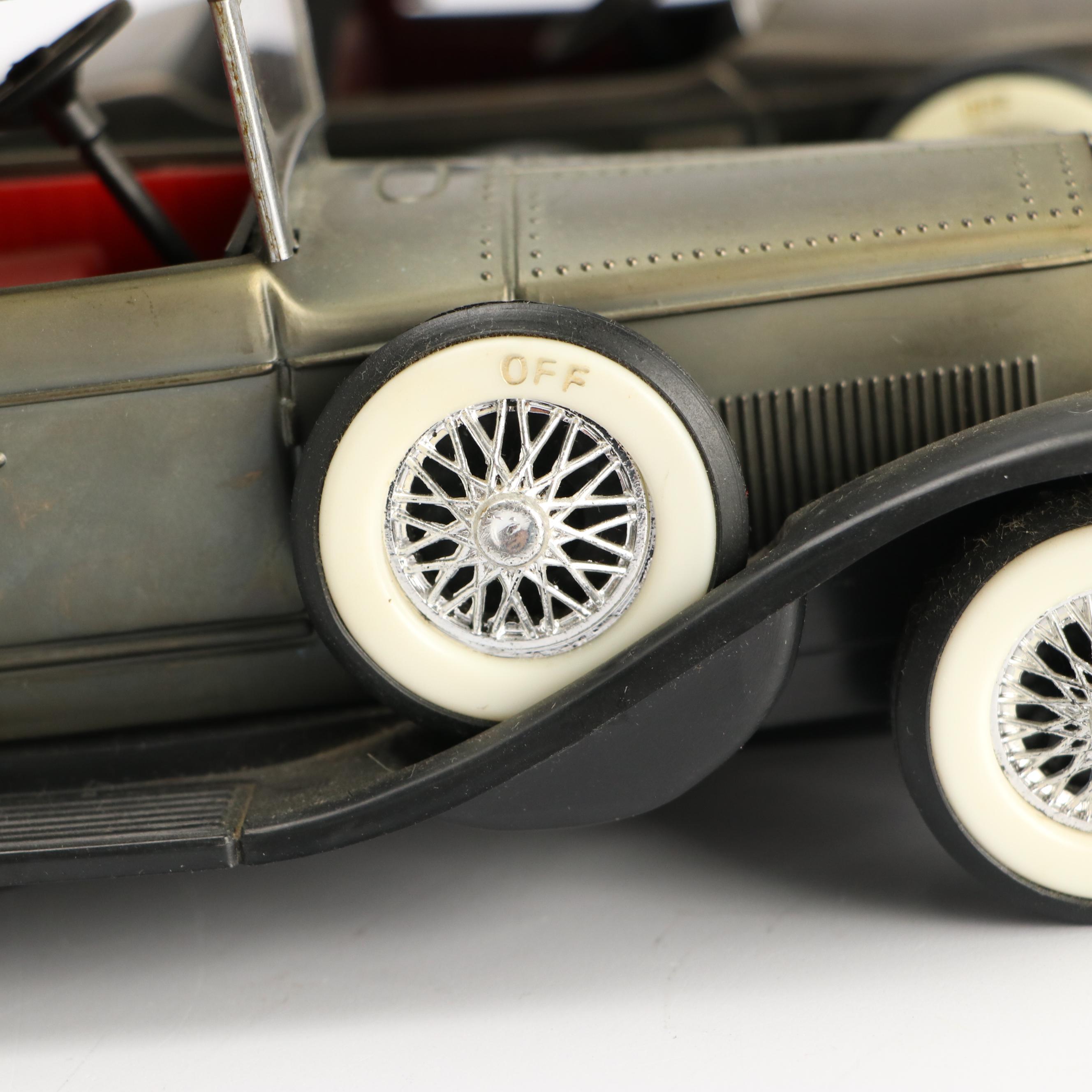 1928 Lincoln Model L Convertible and Other Novelty Car Radios