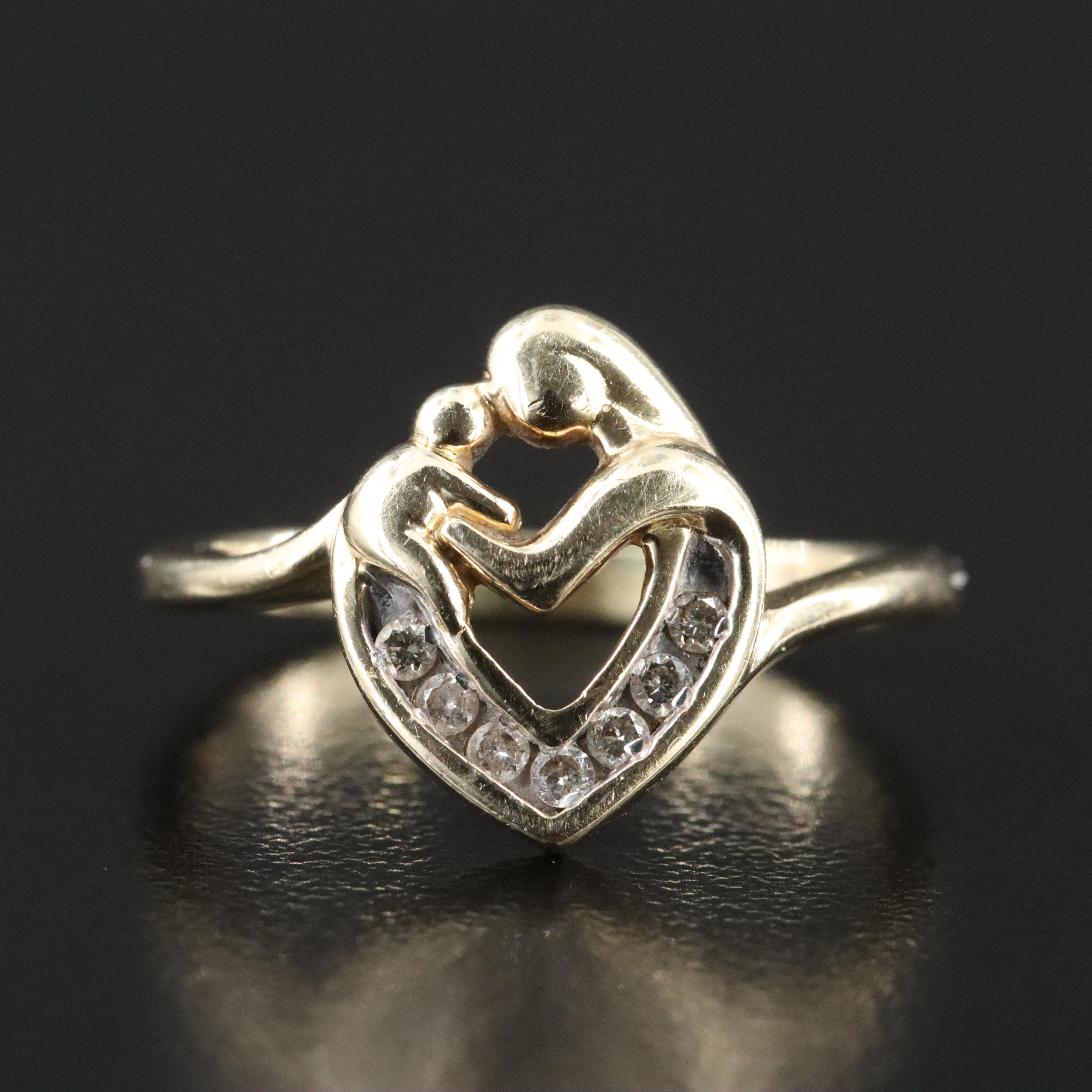 10K 0.10 CTW Diamond Mother and Child Ring