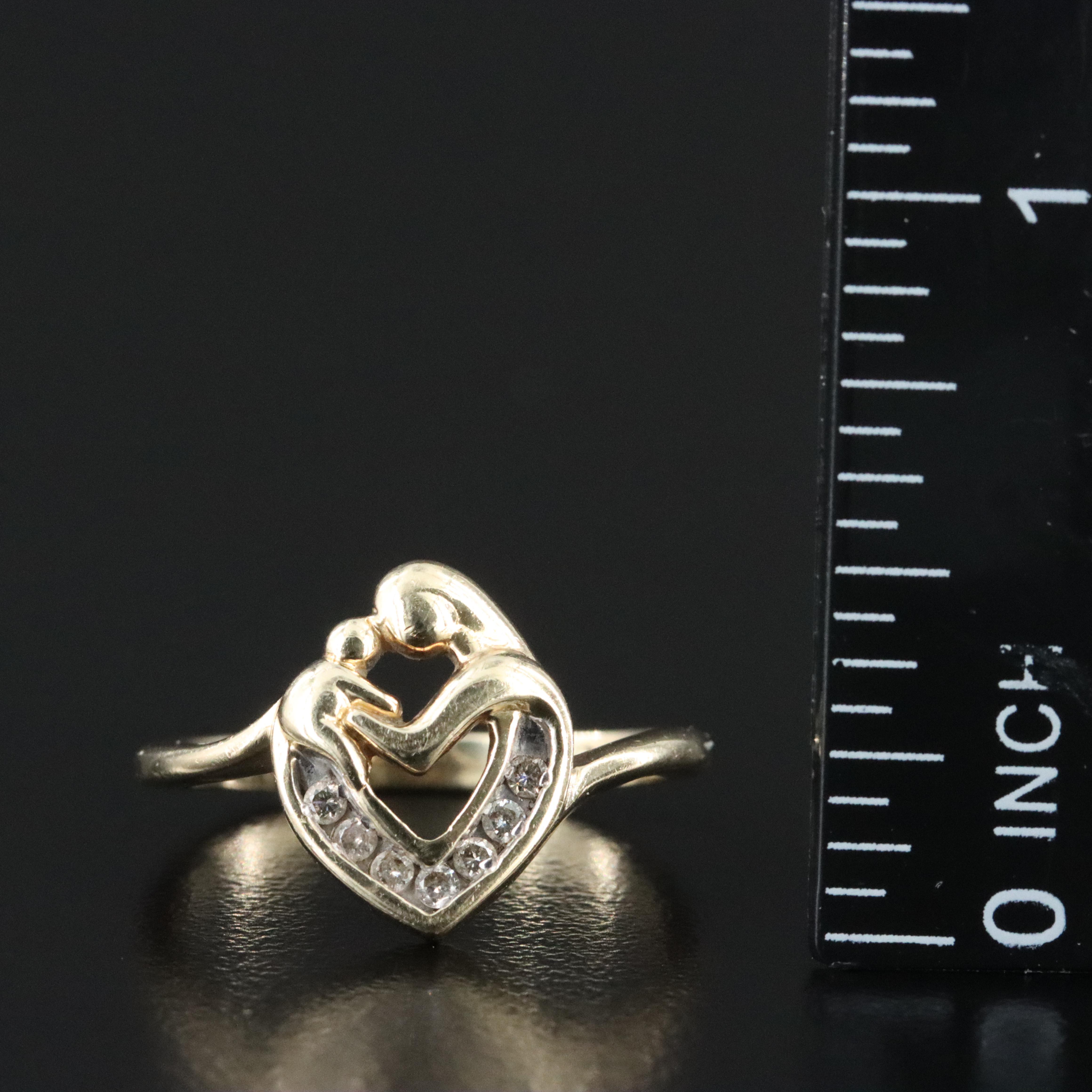 10K 0.10 CTW Diamond Mother and Child Ring