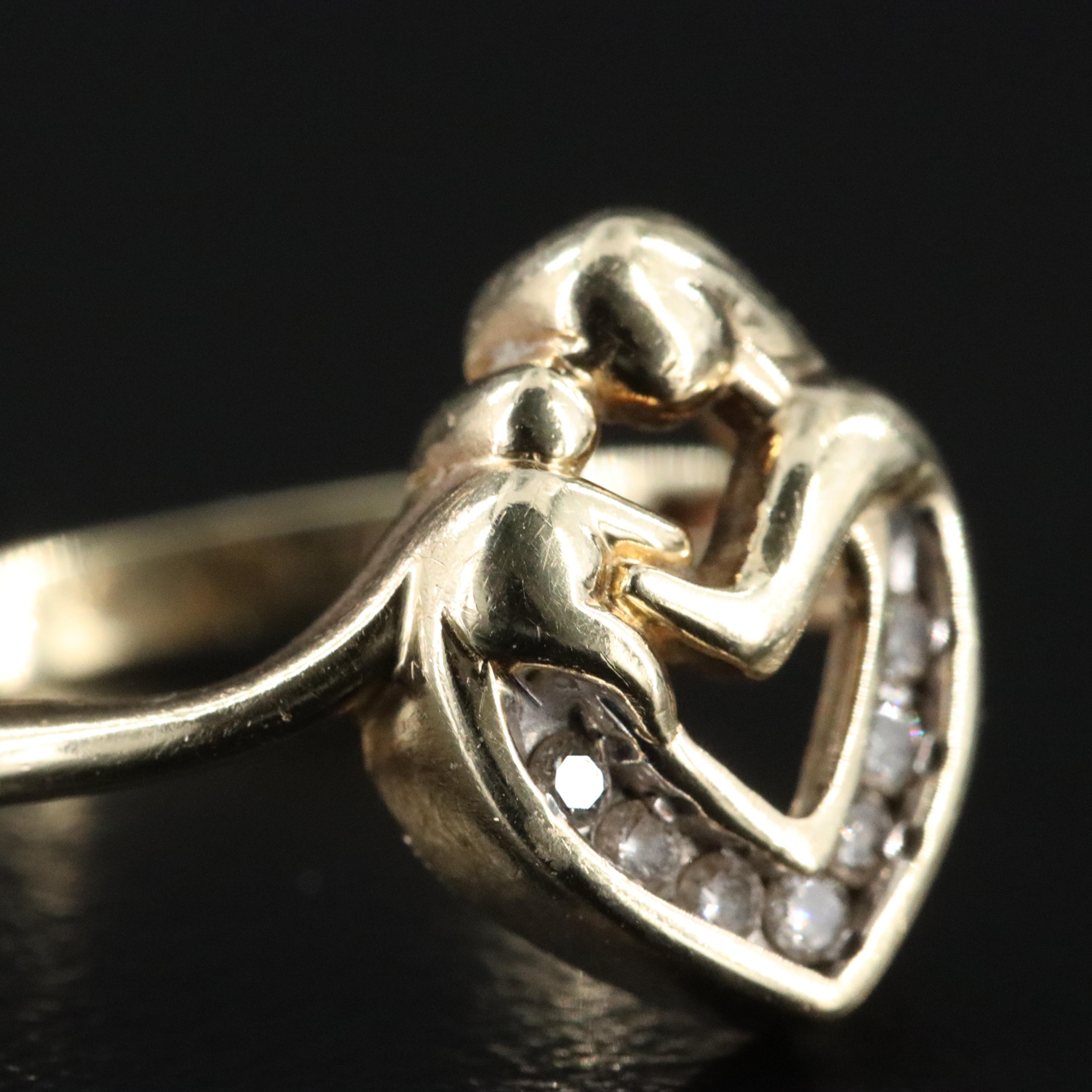 10K 0.10 CTW Diamond Mother and Child Ring