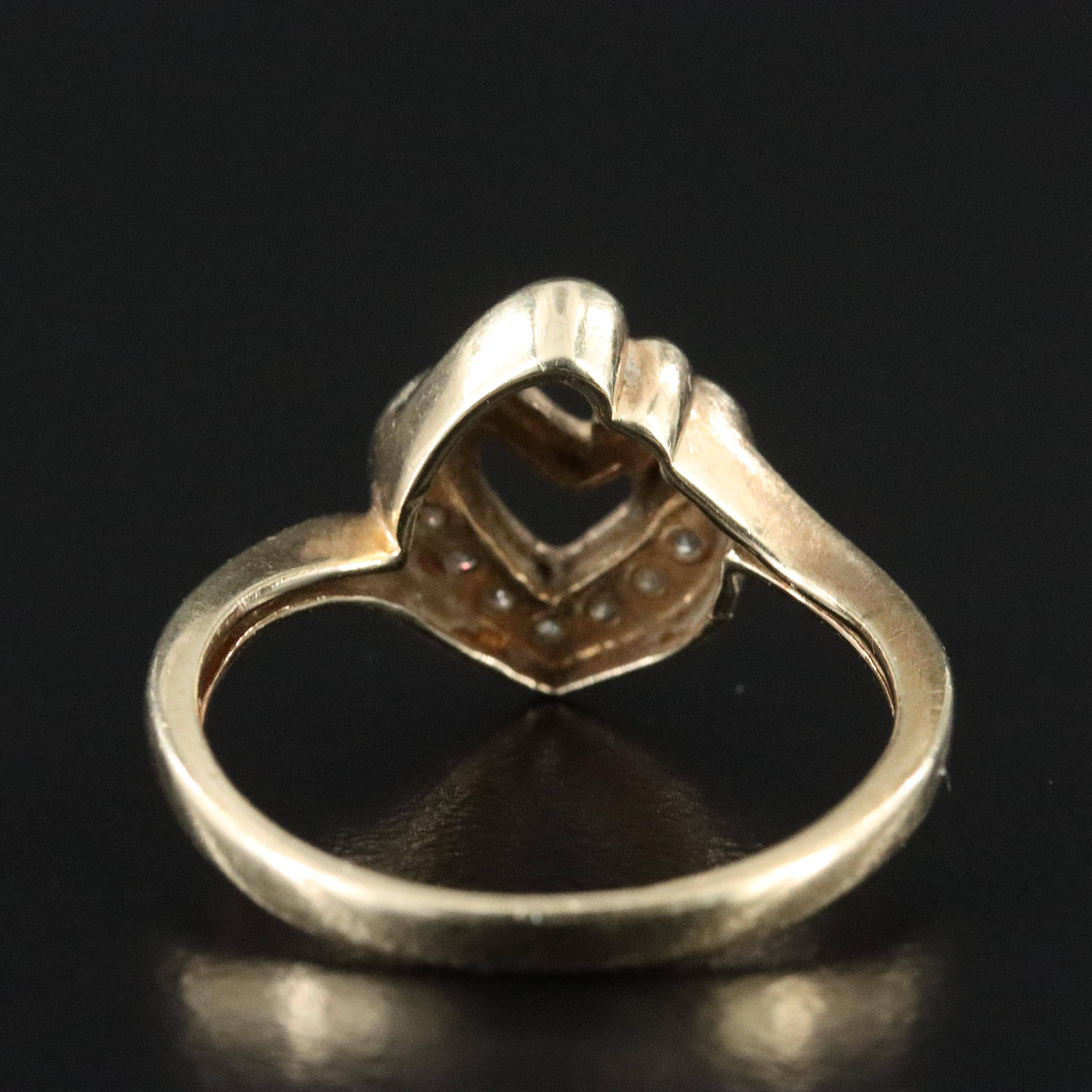 10K 0.10 CTW Diamond Mother and Child Ring