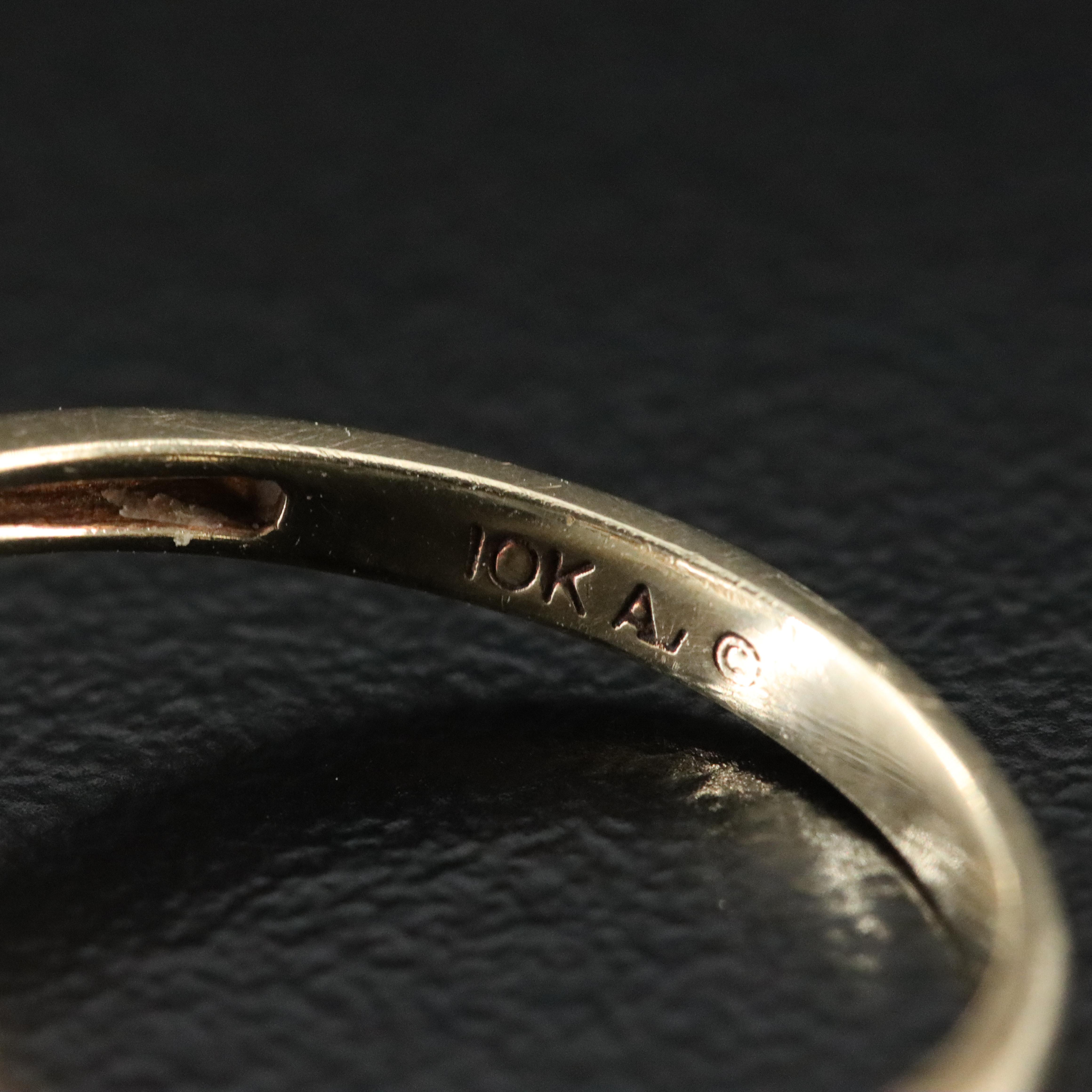 10K 0.10 CTW Diamond Mother and Child Ring