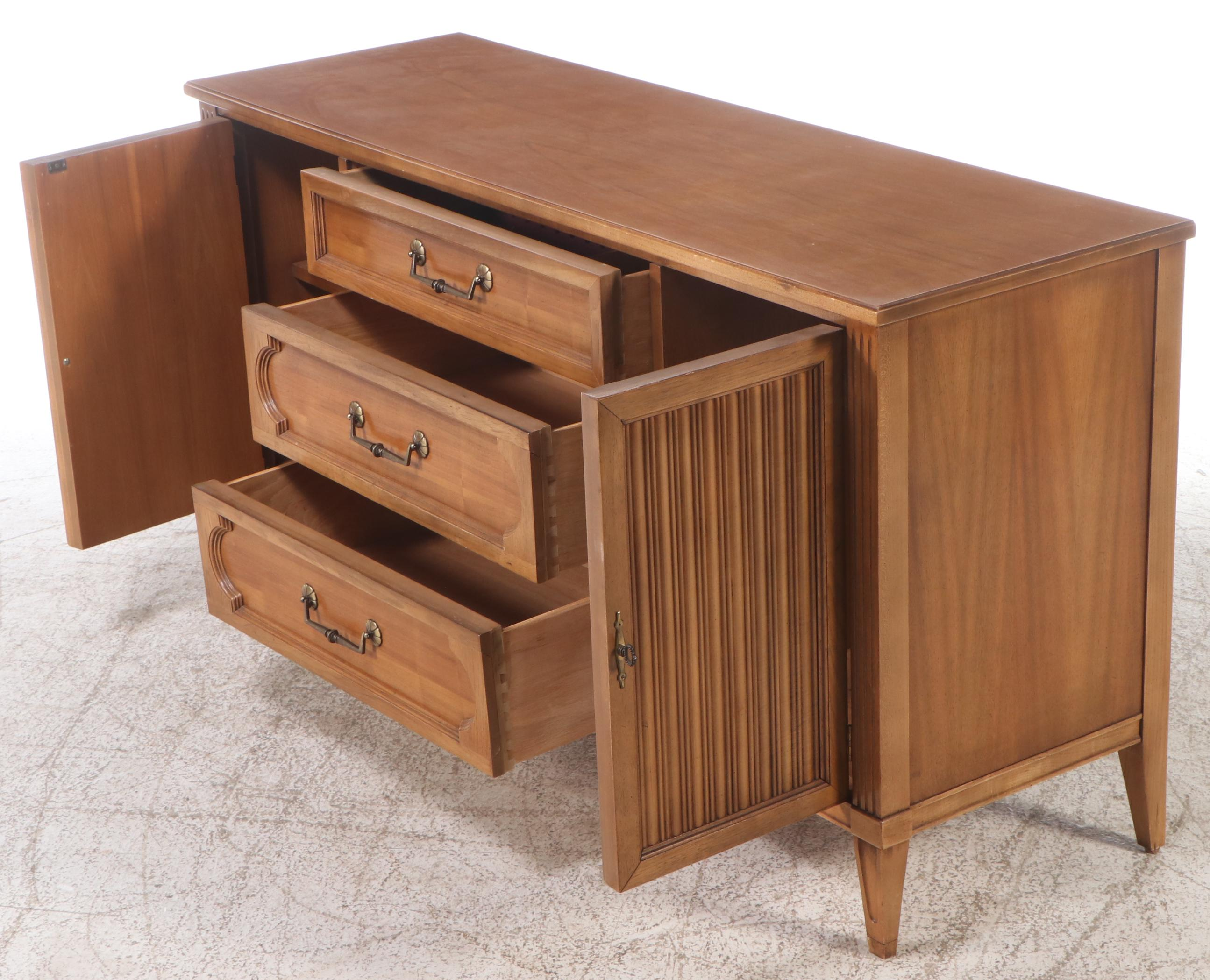 Mid Century Modern Style Walnut Finish Sideboard, Mid to Late 20th Century