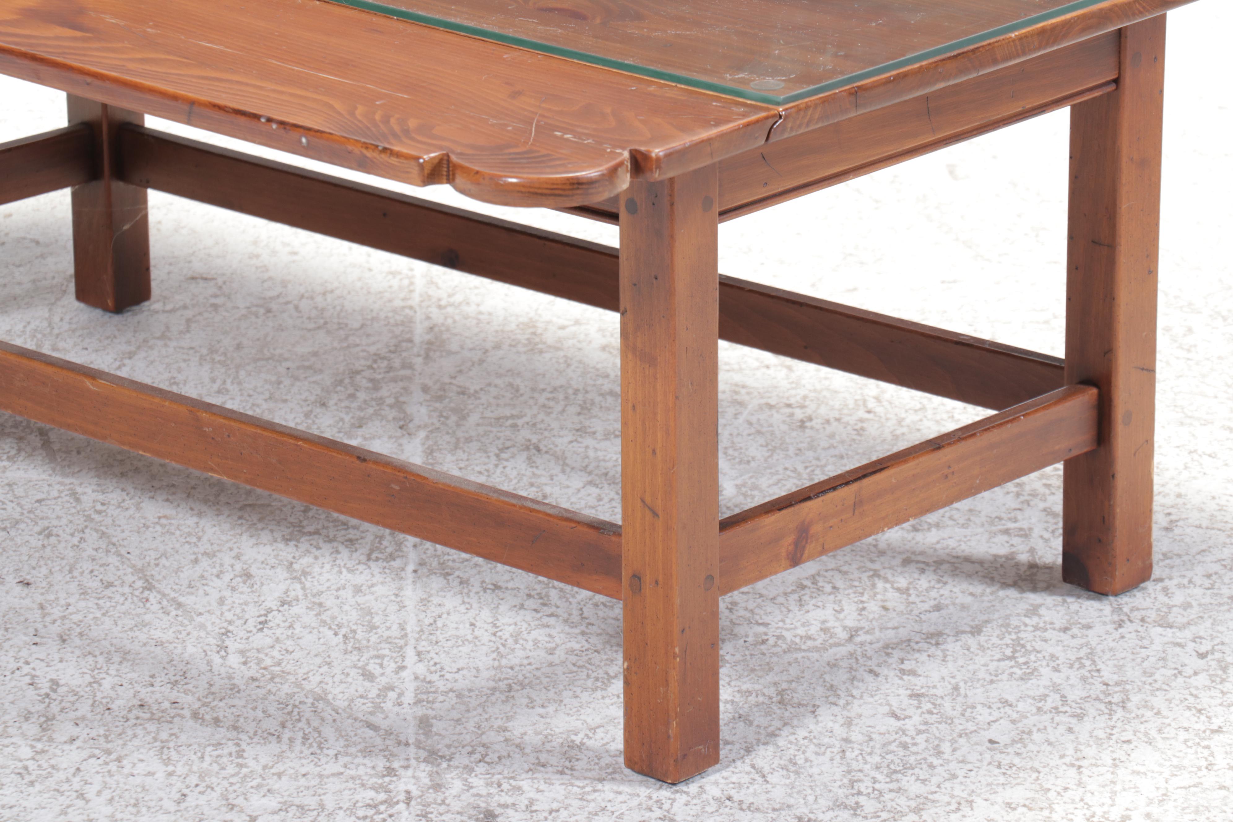 Early American Style Pine Drop-Leaf Coffee Table with Glass Top, 20th Century