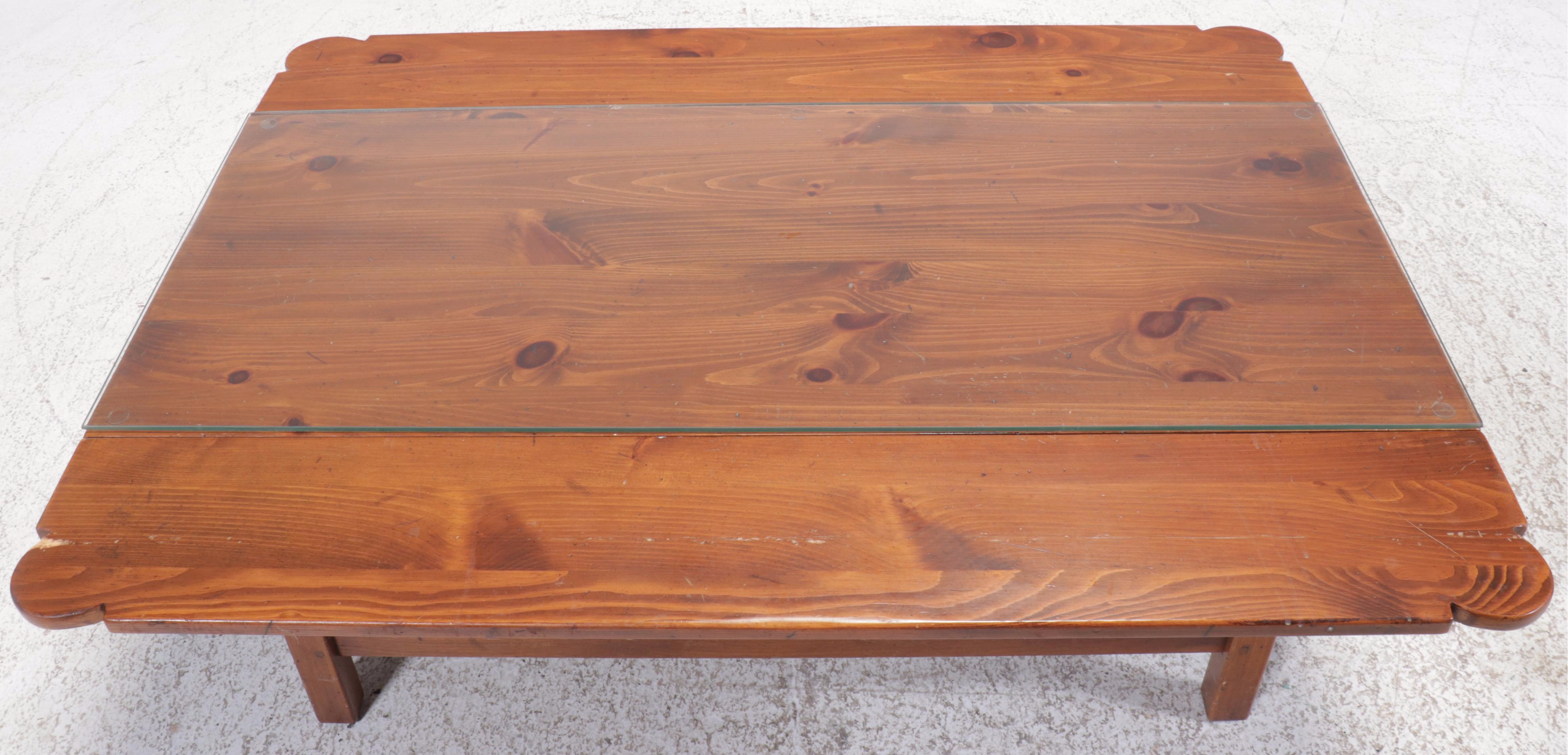 Early American Style Pine Drop-Leaf Coffee Table with Glass Top, 20th Century