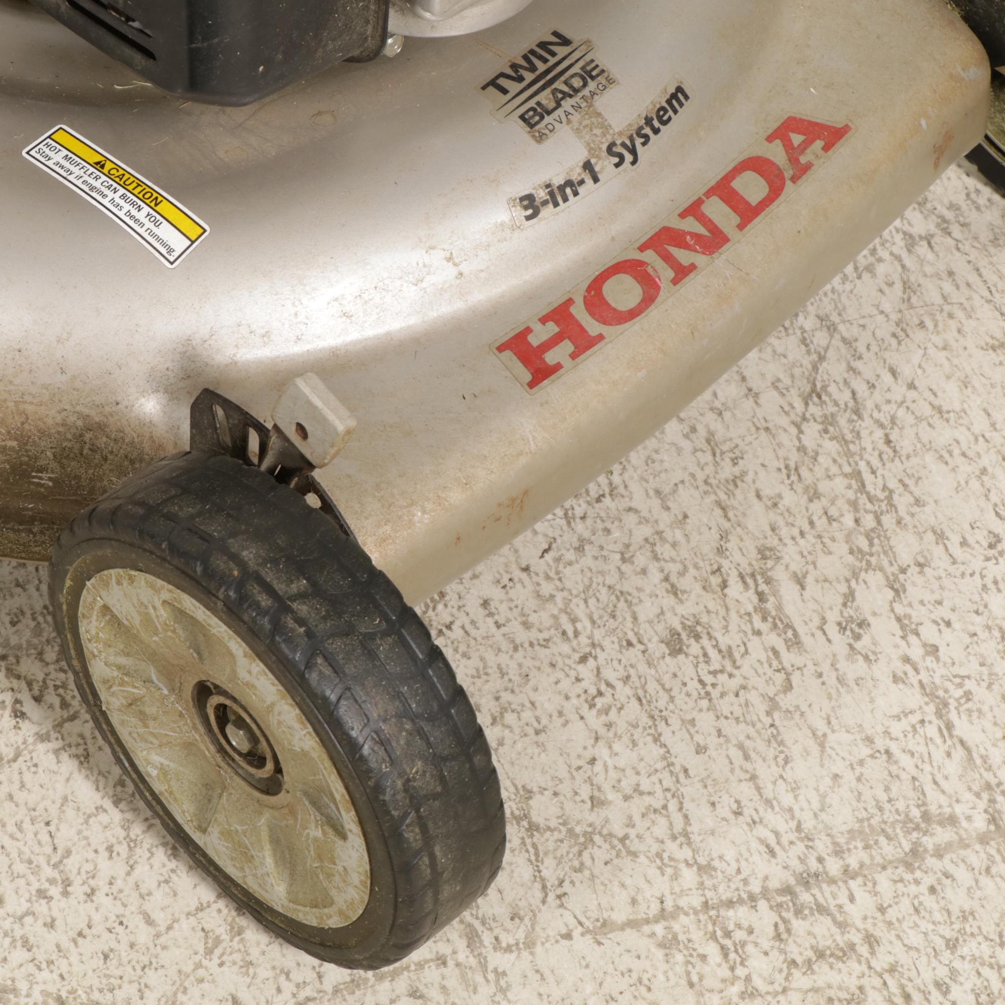 Honda HRR216VLA Gas Powered Lawnmower, 2015