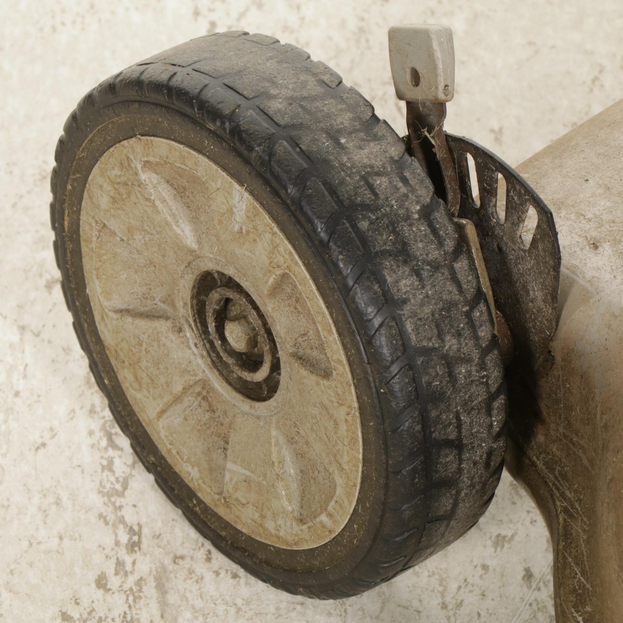 Honda HRR216VLA Gas Powered Lawnmower, 2015