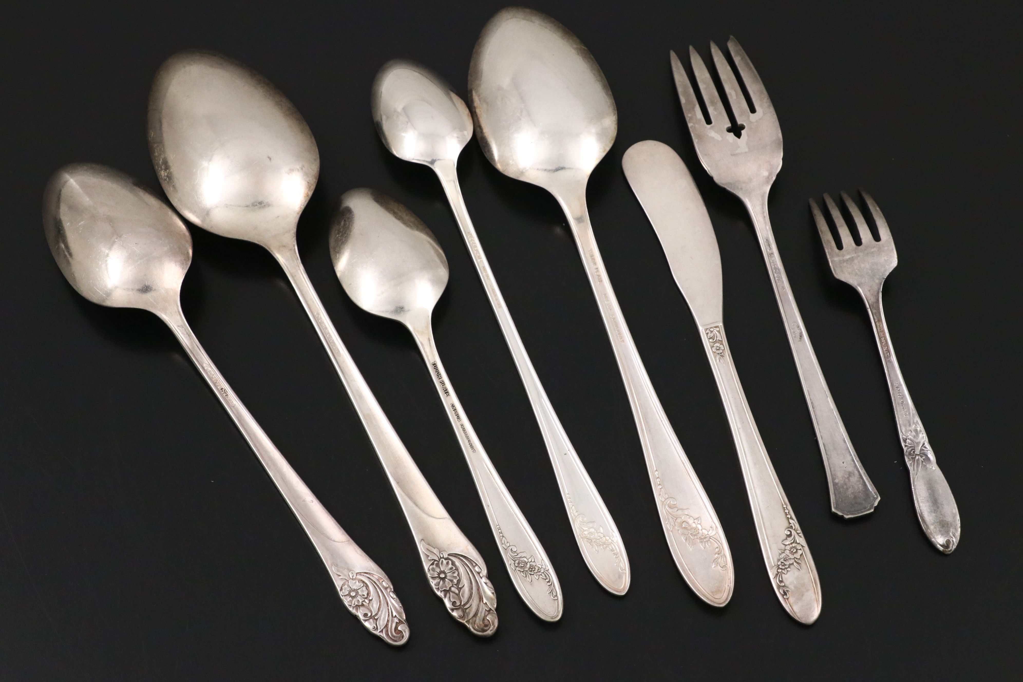 Oneida Community "Evening Star" with 1881 Rogers "Del Mar" Silver Plate Flatware