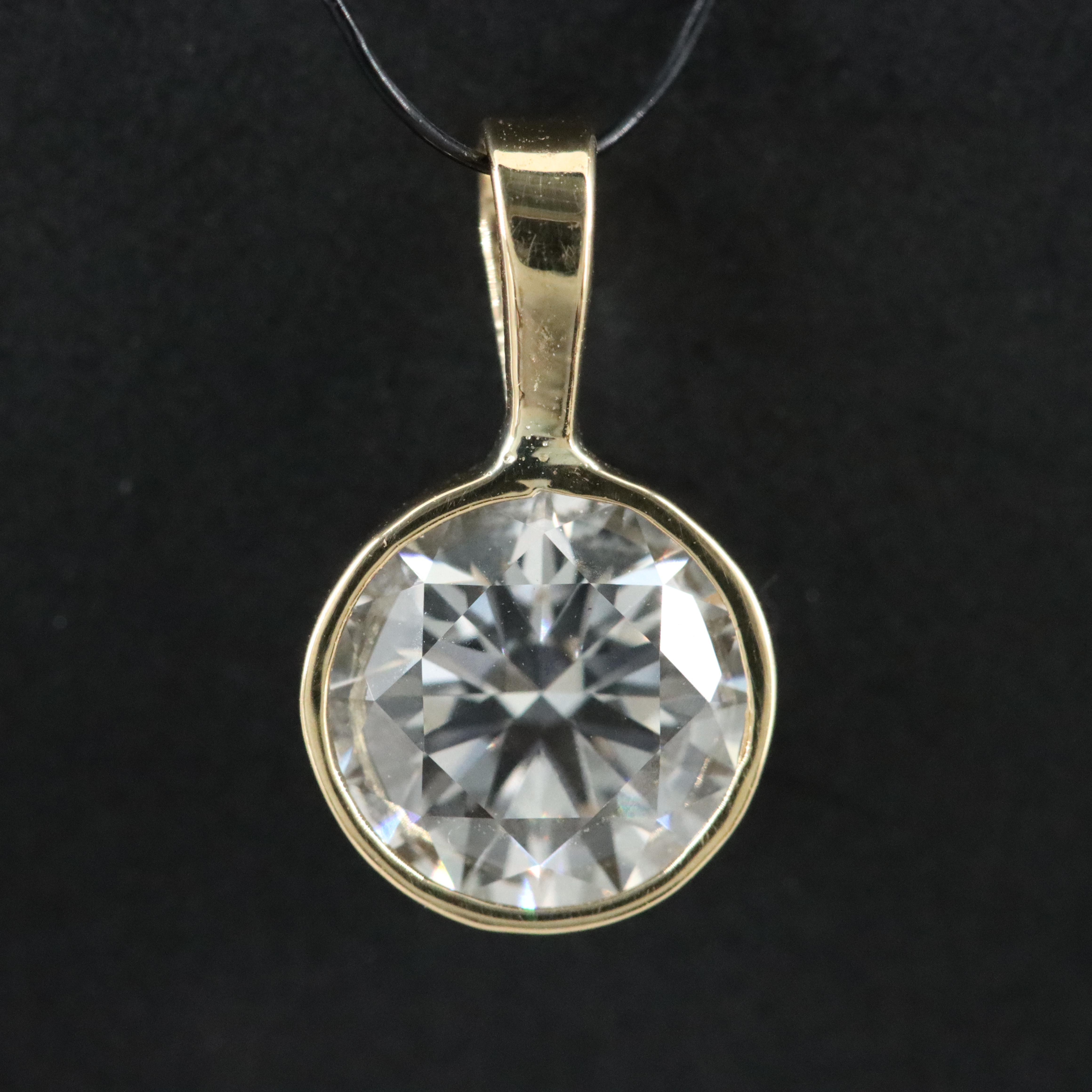 18K 1.09 CT Lab Grown Diamond Pendant with IGI Report