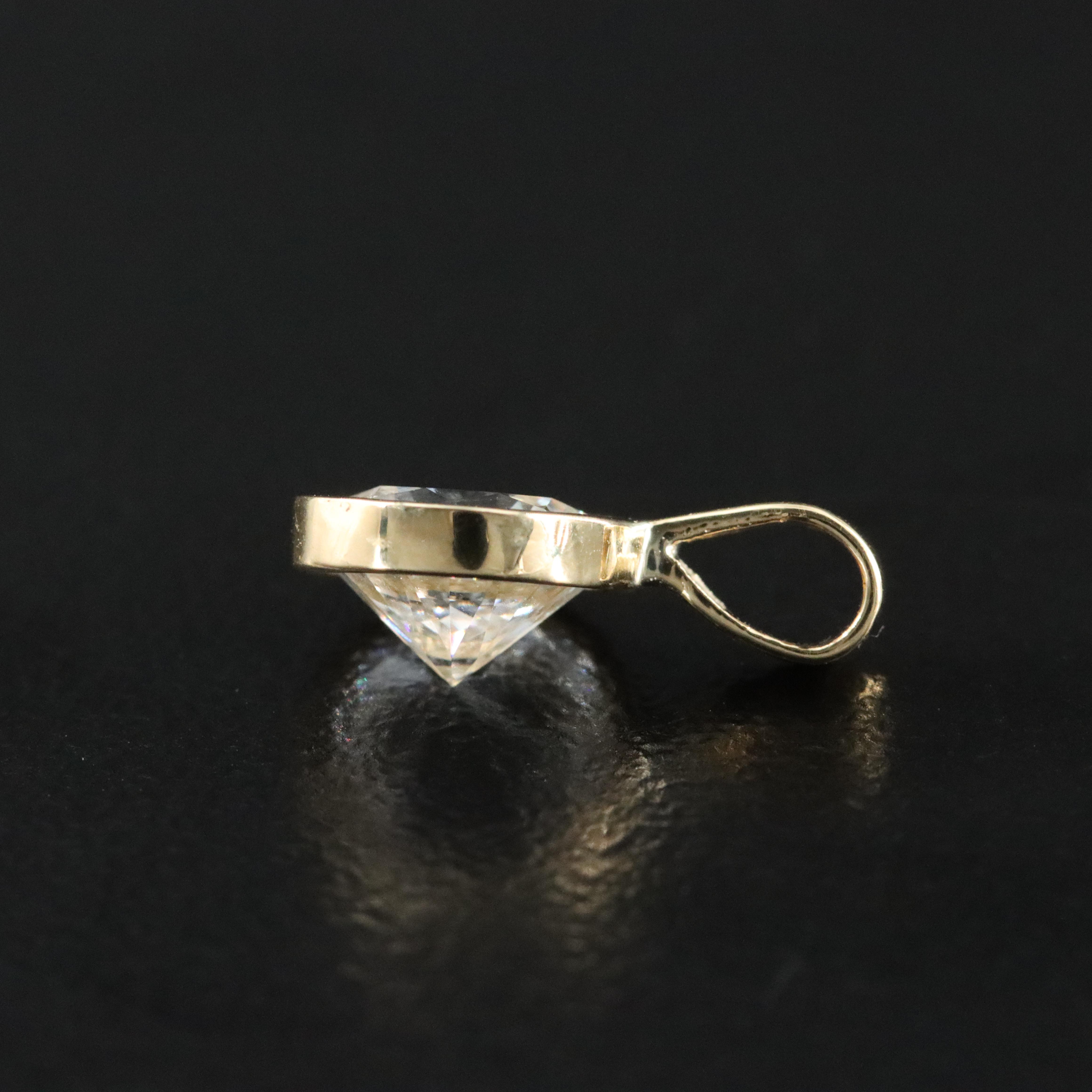 18K 1.09 CT Lab Grown Diamond Pendant with IGI Report