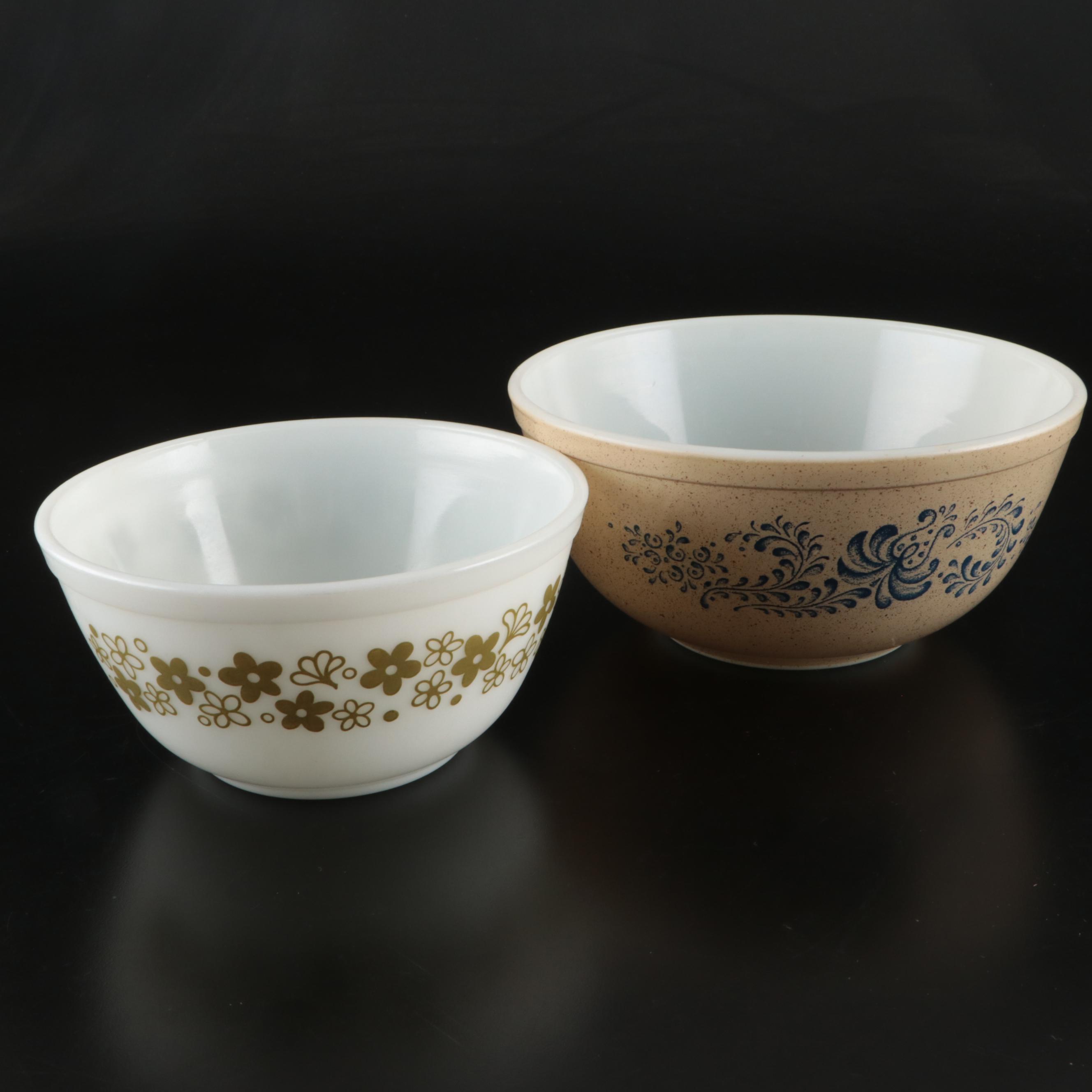 Pyrex "Green Daisy" with Other Bowls and Casserole Dishes