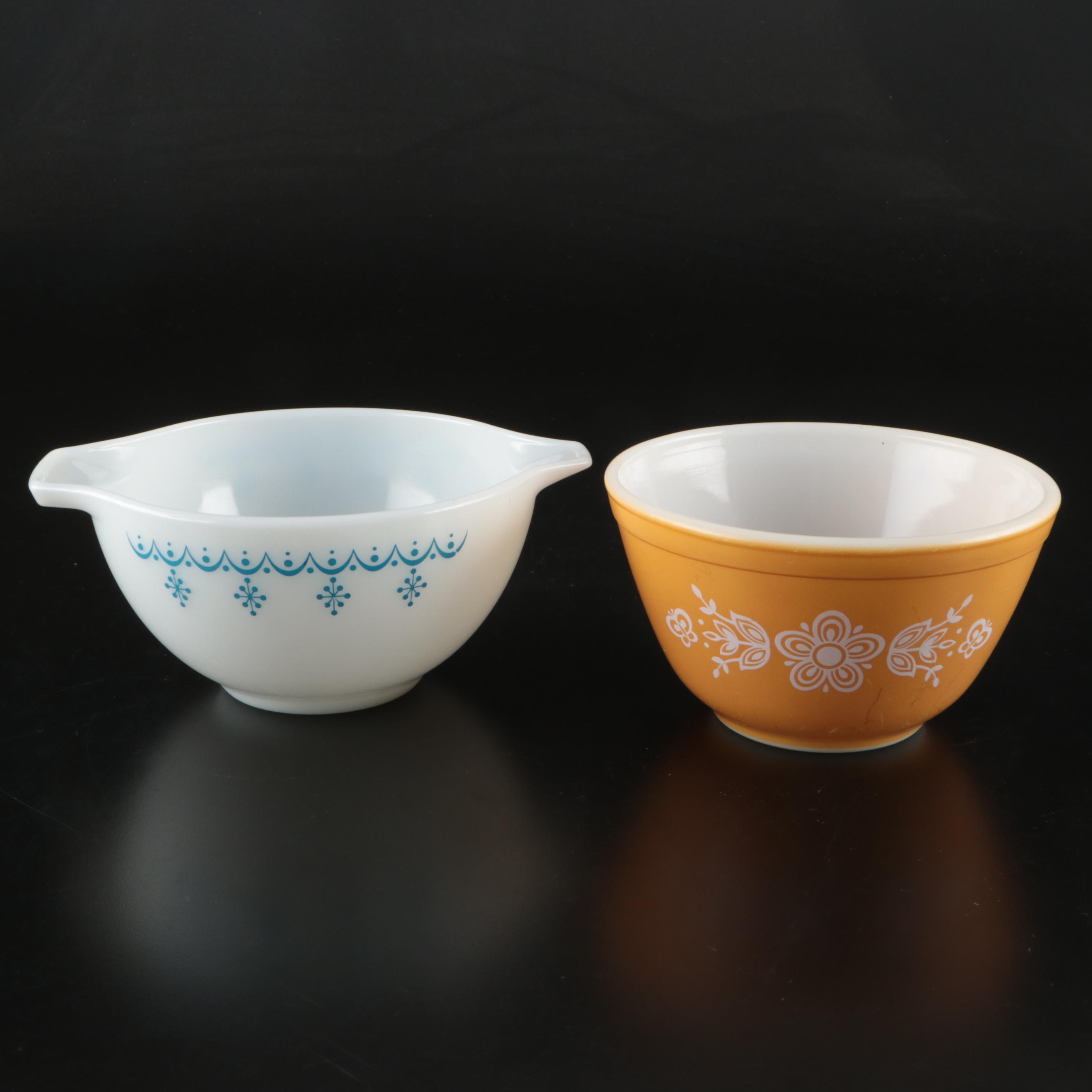 Pyrex "Green Daisy" with Other Bowls and Casserole Dishes