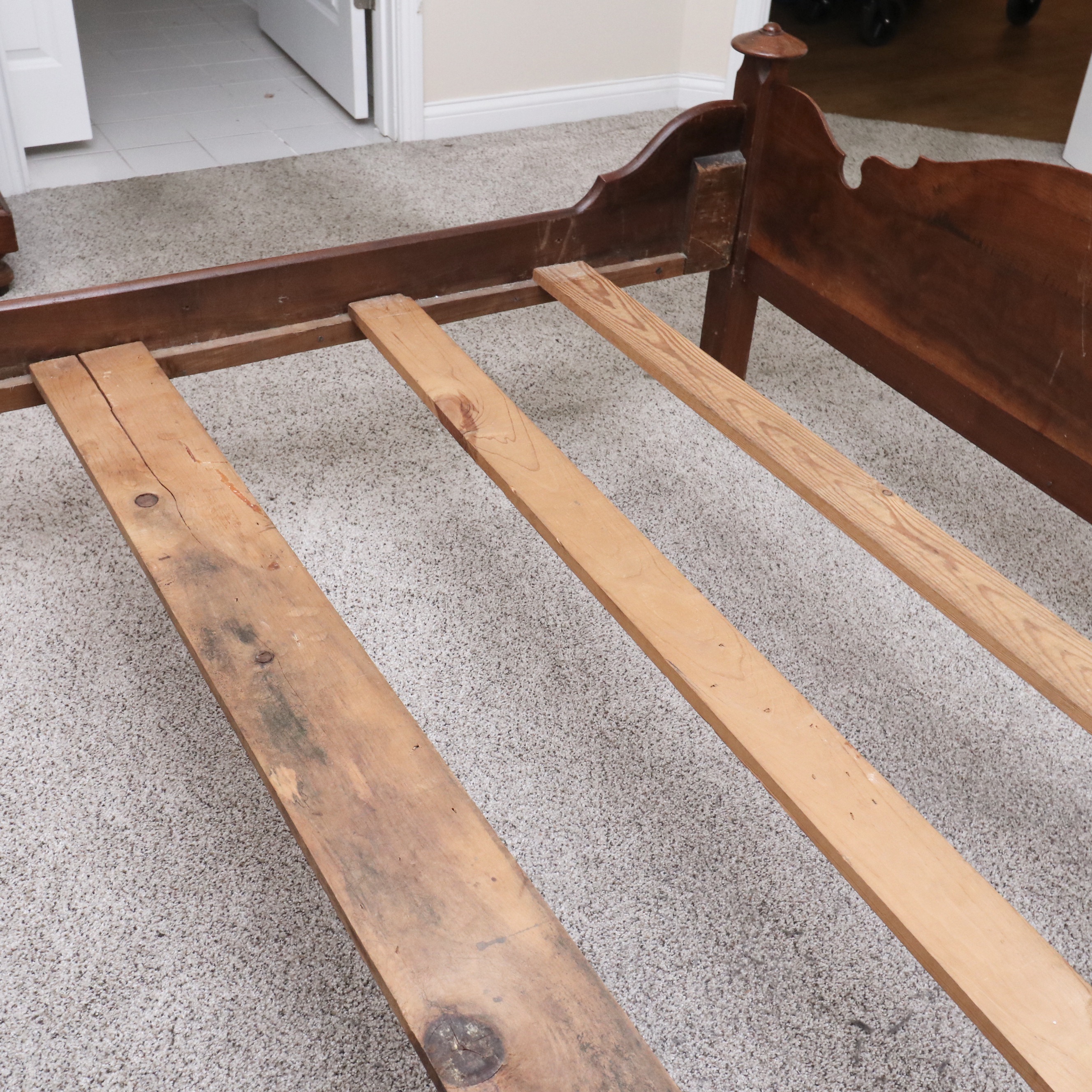 Late Victorian Walnut Queen Bed, Oak and Marble Side Table, Late 19th Century