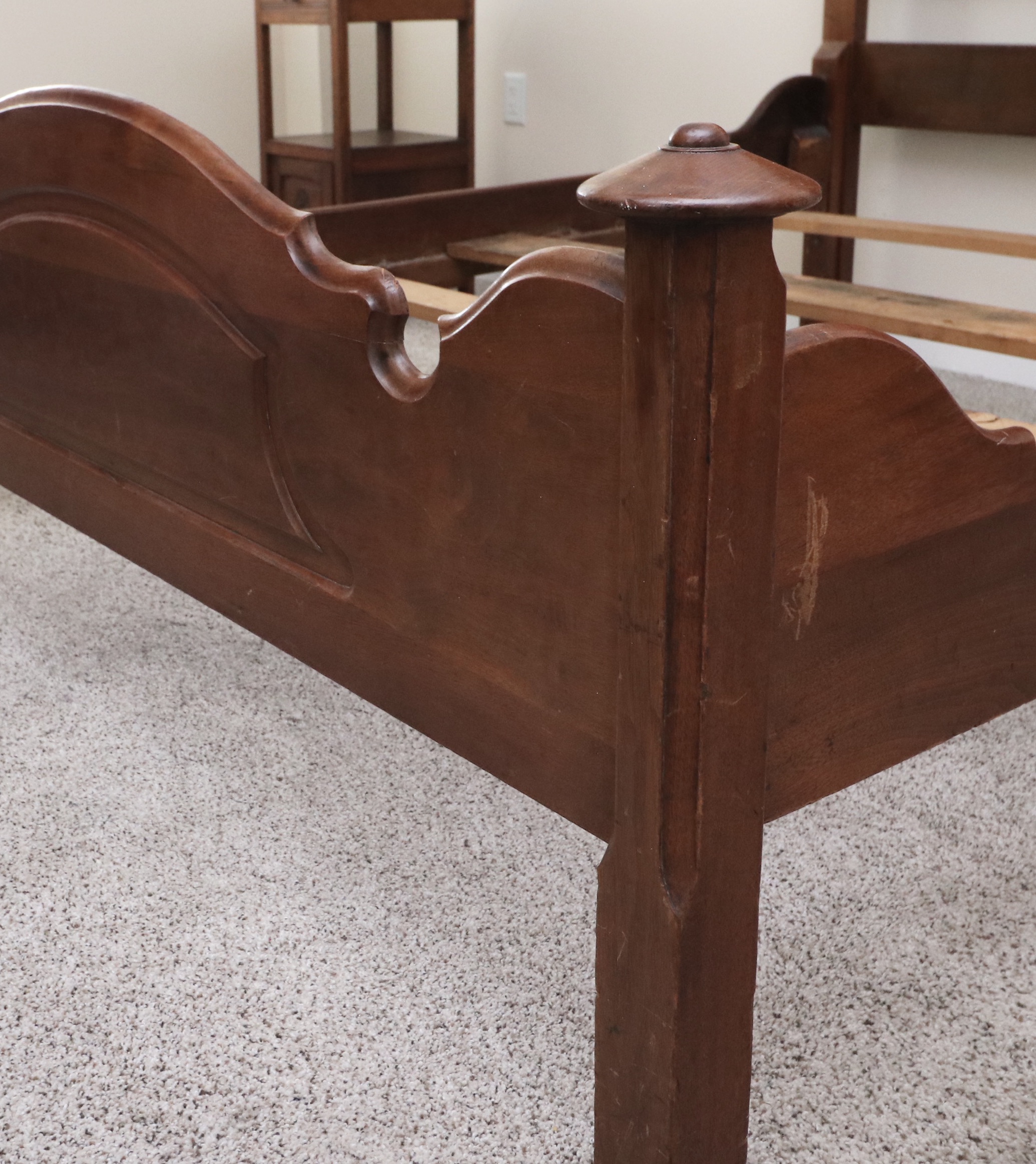 Late Victorian Walnut Queen Bed, Oak and Marble Side Table, Late 19th Century
