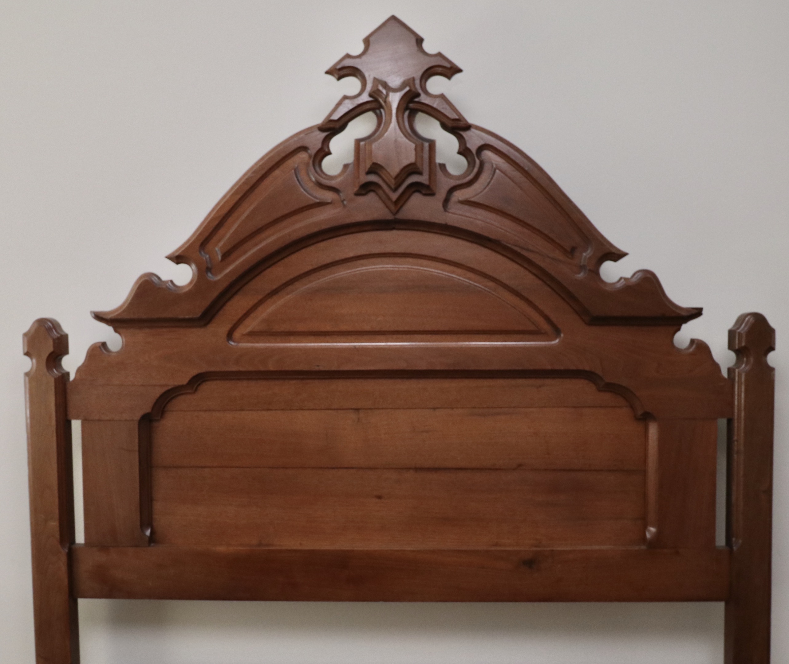 Late Victorian Walnut Queen Bed, Oak and Marble Side Table, Late 19th Century