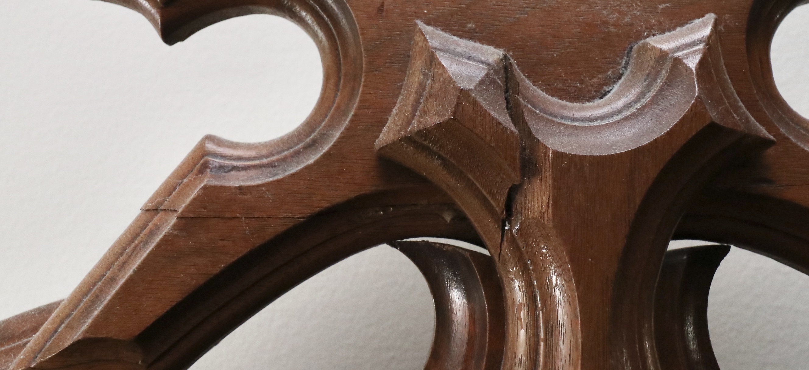 Late Victorian Walnut Queen Bed, Oak and Marble Side Table, Late 19th Century