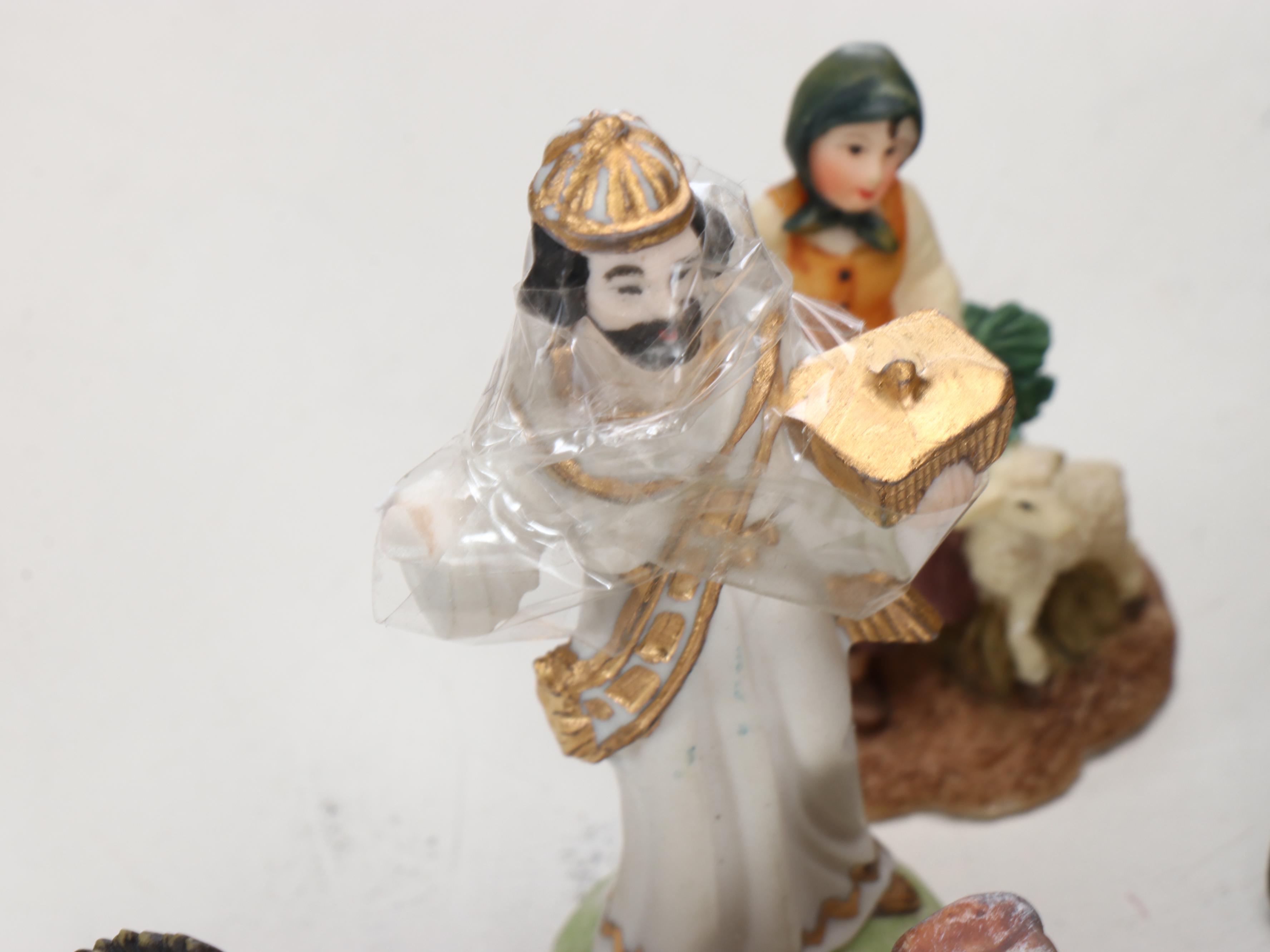 Grandeur Noel "Bethlehem Village" Illuminated Christmas Tabletop Décor, 2007