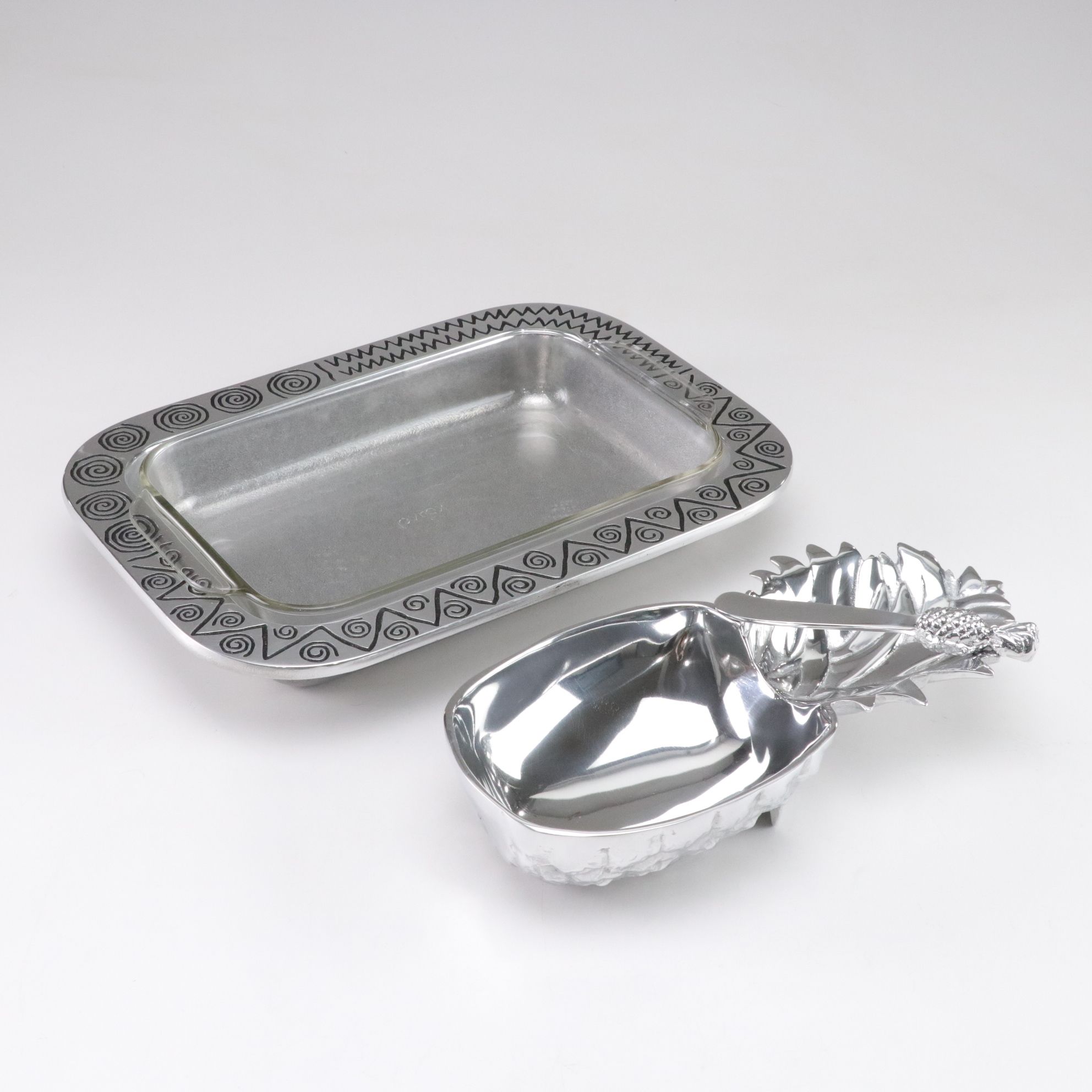 Wilton Armetale "Reggae" Pewter Baking Dish with Mariposa Pineapple Serveware