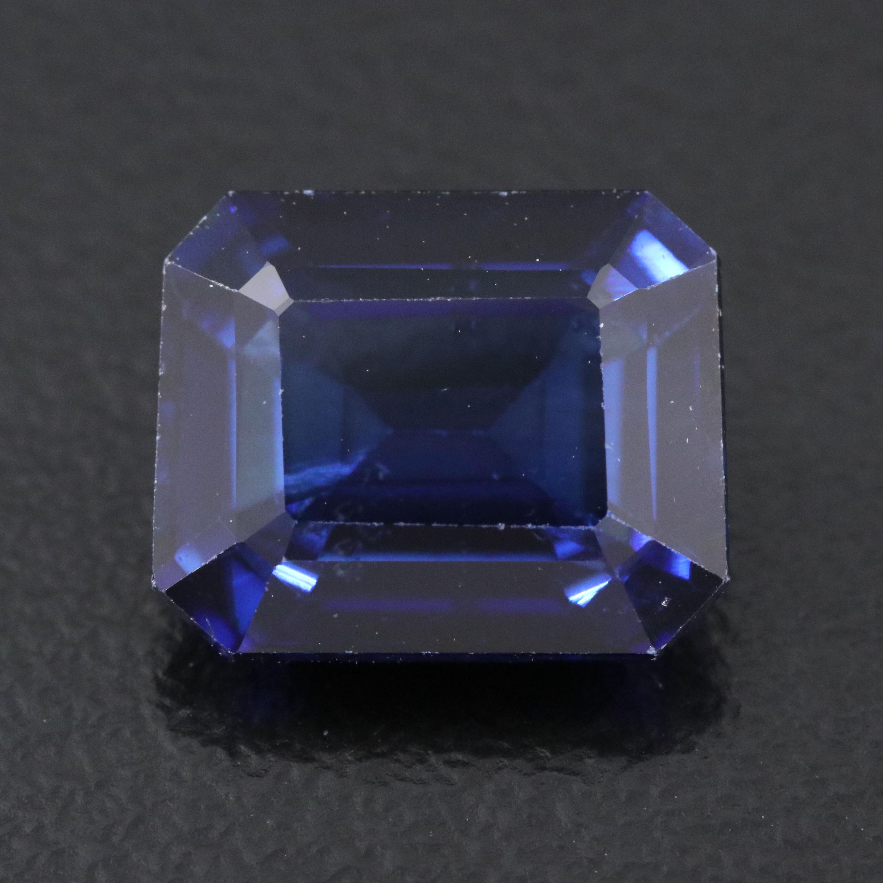 Loose 5.59 CT Lab Grown Sapphire