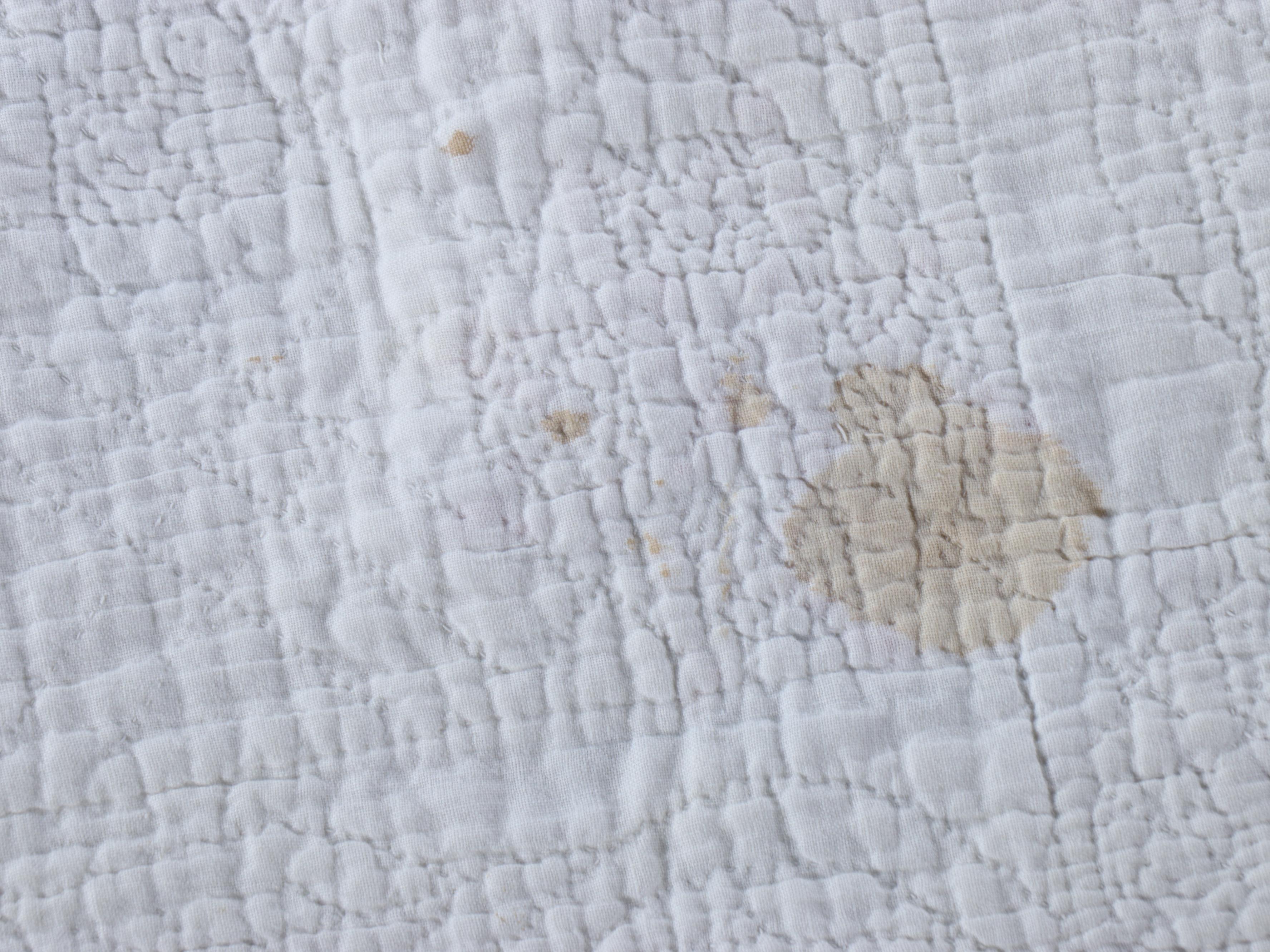 Hand-Crafted "Ohio Star" Pieced Cotton Quilt, Mid to Late 20th C.