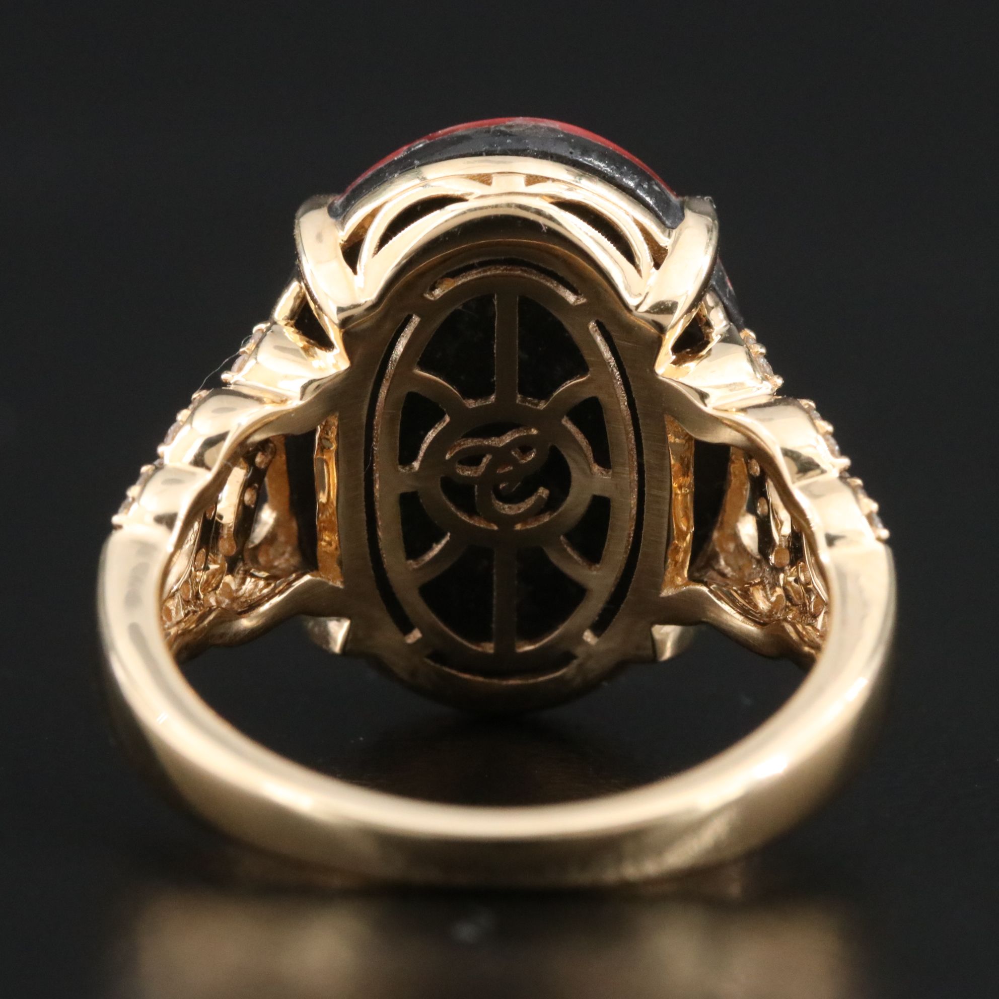 Chromia 18K Spiny Oyster and Diamond Ring