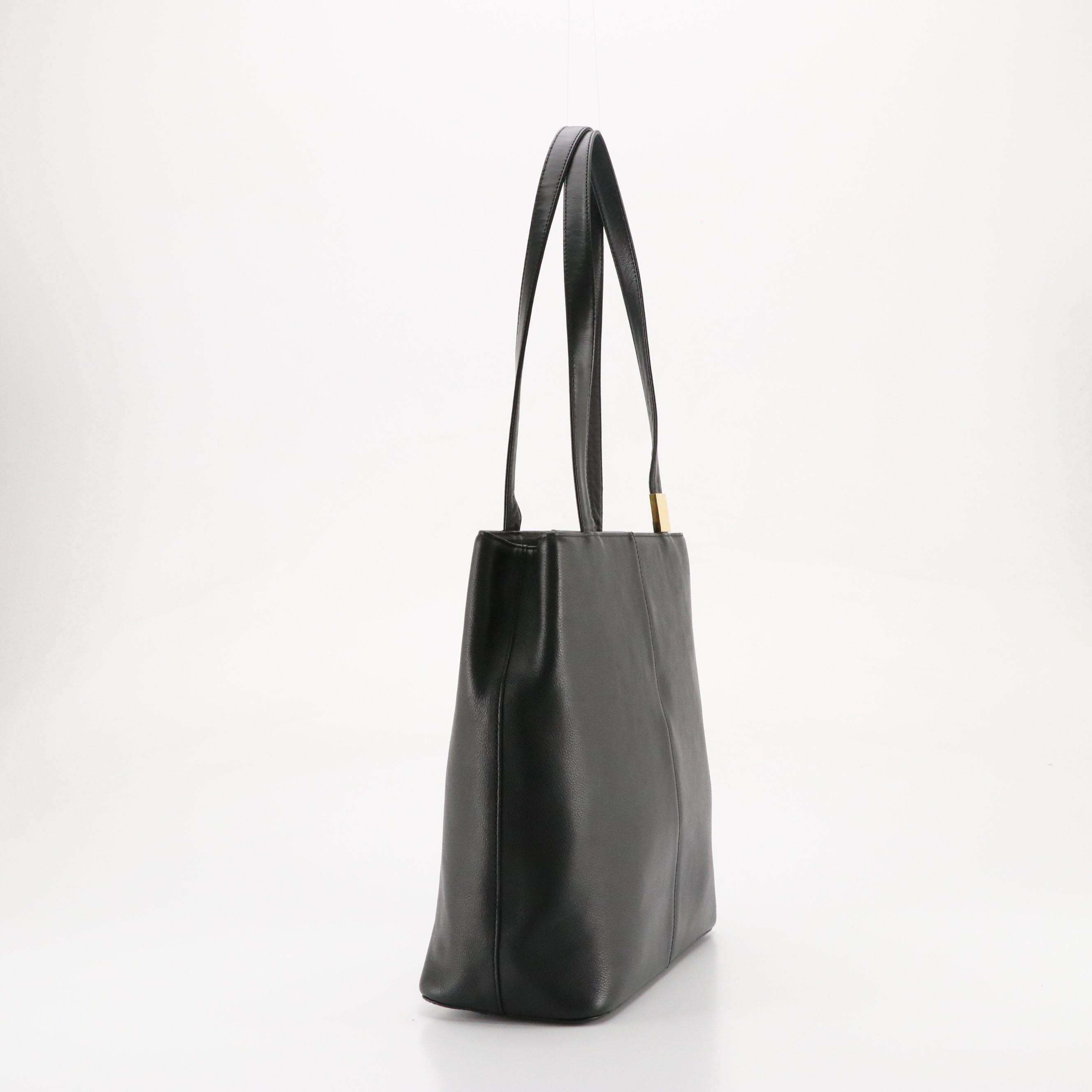 Burberry Middle Zipper Shoulder Tote in Black Grained Leather