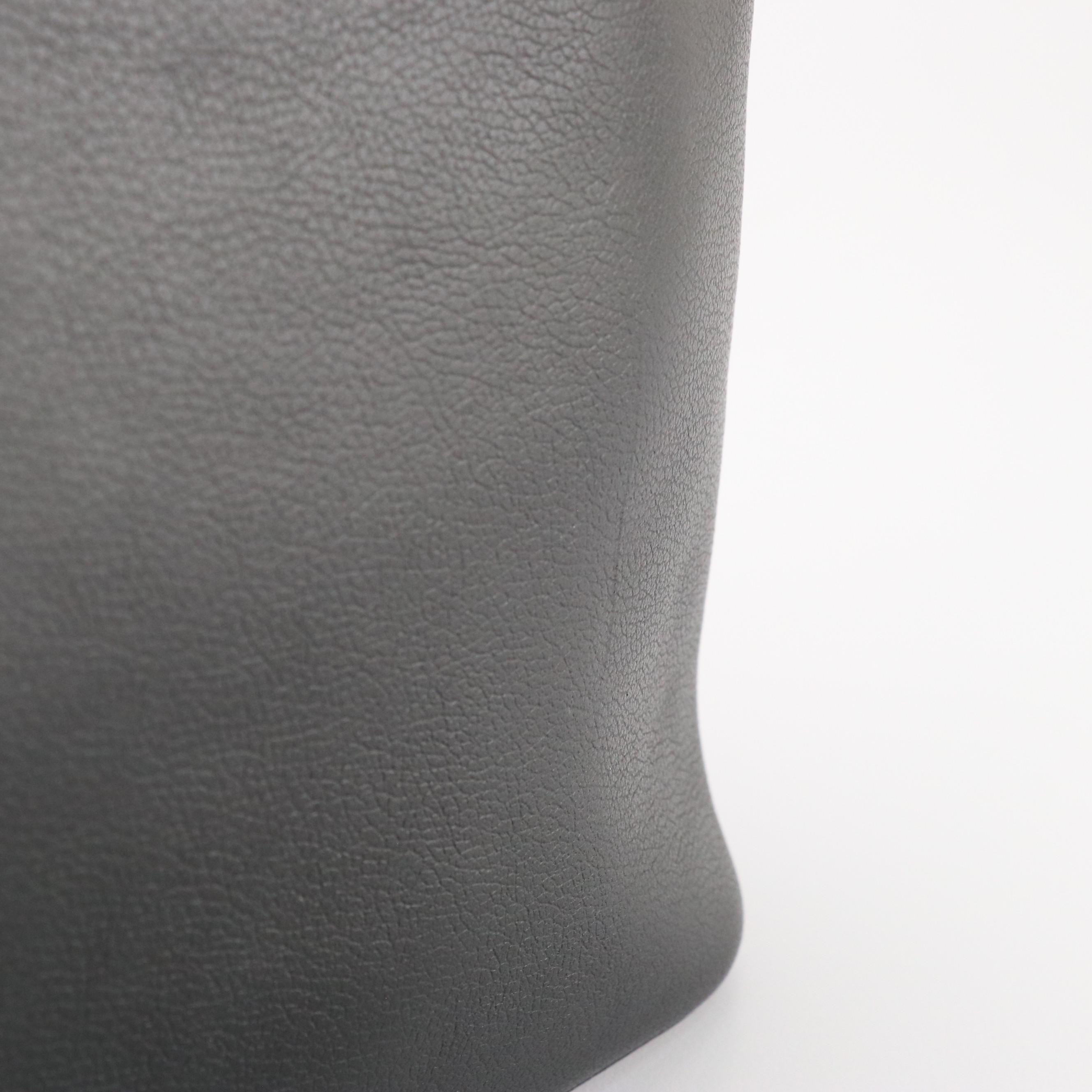 Burberry Middle Zipper Shoulder Tote in Black Grained Leather