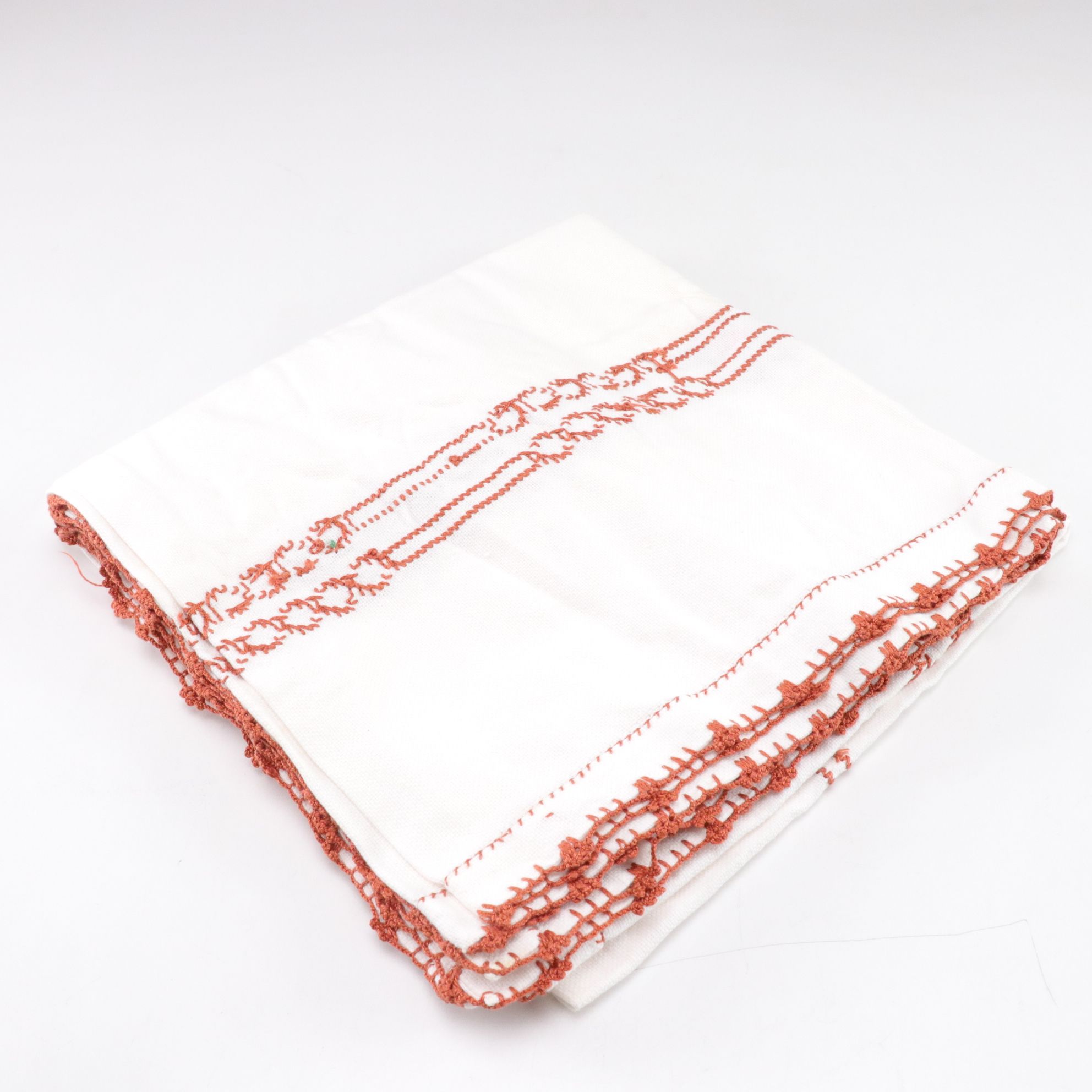 Jacquard & Embroidered Table Cloth, Napkins & Other Linens