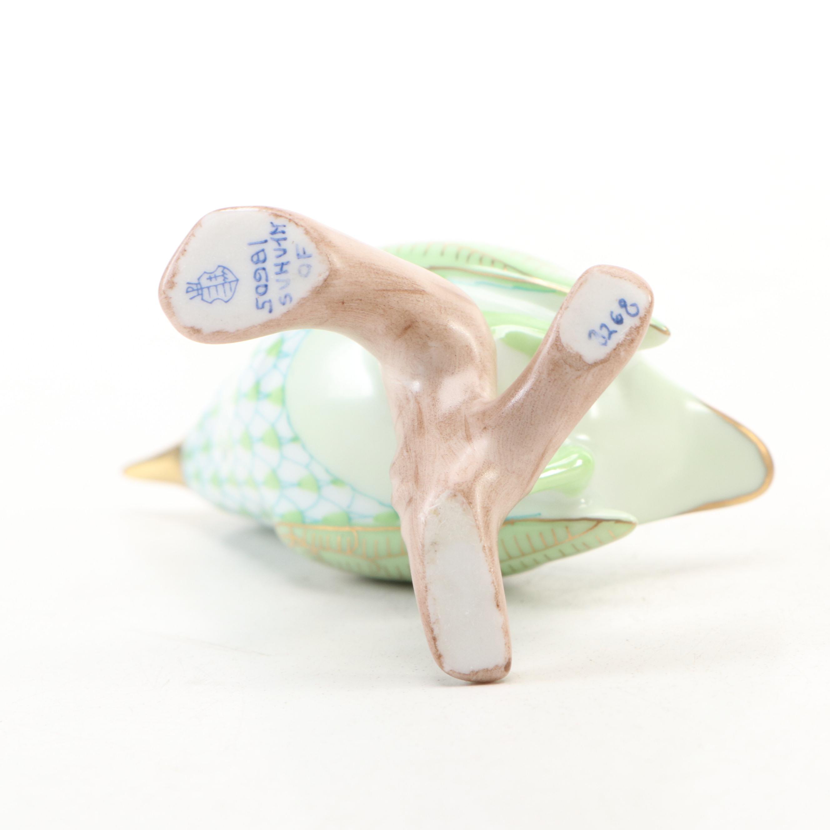 Herend Key Lime Fishnet with Gold "House Wren" Porcelain Figurine