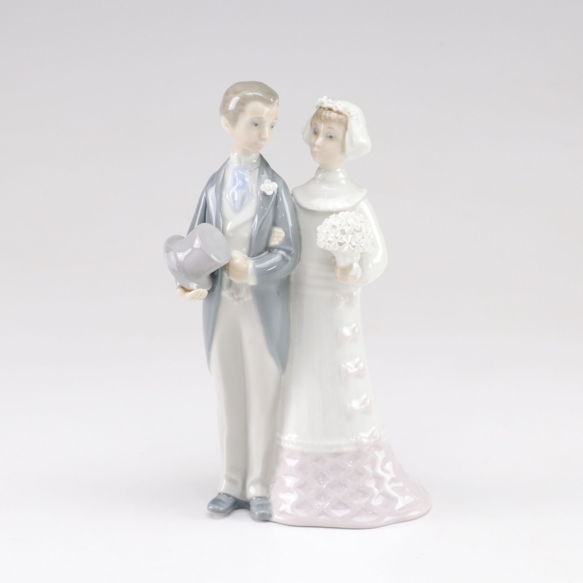 Lladró Porcelain Wedding Bride and Groom Figurine, 1980s