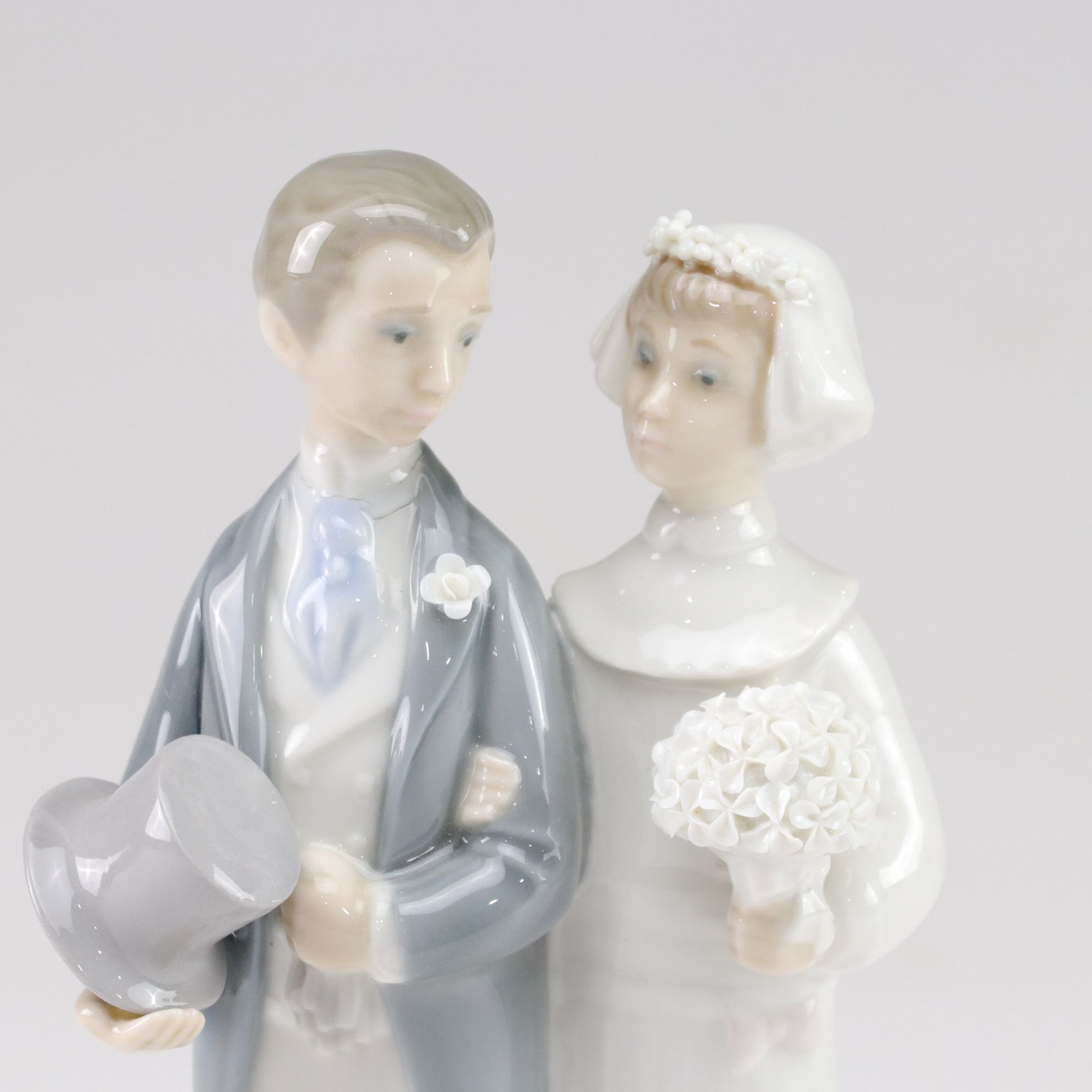 Lladró Porcelain Wedding Bride and Groom Figurine, 1980s