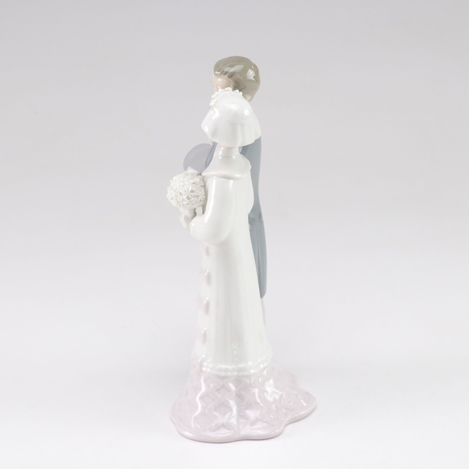 Lladró Porcelain Wedding Bride and Groom Figurine, 1980s
