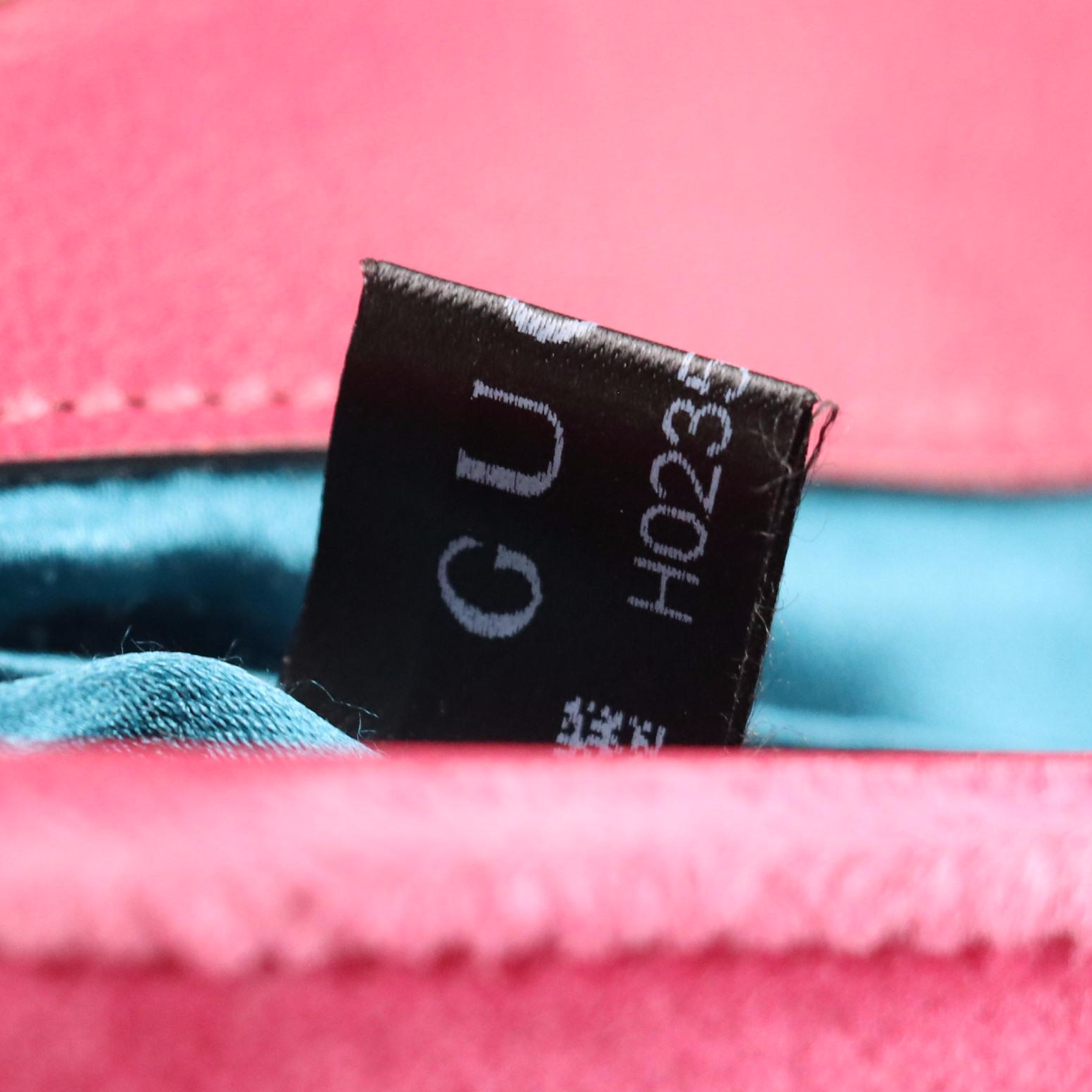 Gucci GG Marmont Shoulder Bag in Magenta Matelassé Velvet and Leather