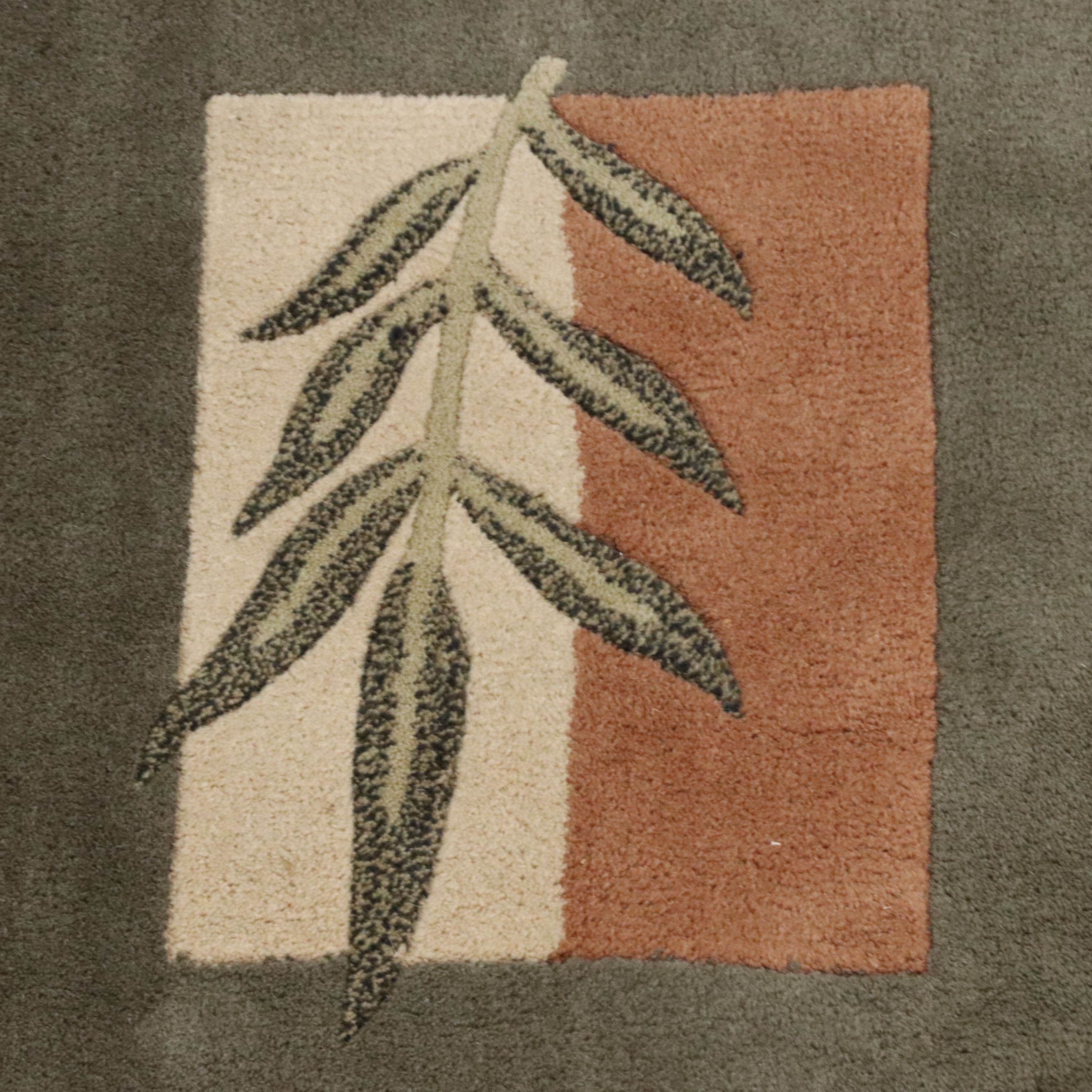 4'9 x 7'4 Hand-Tufted Foliate Area Rug