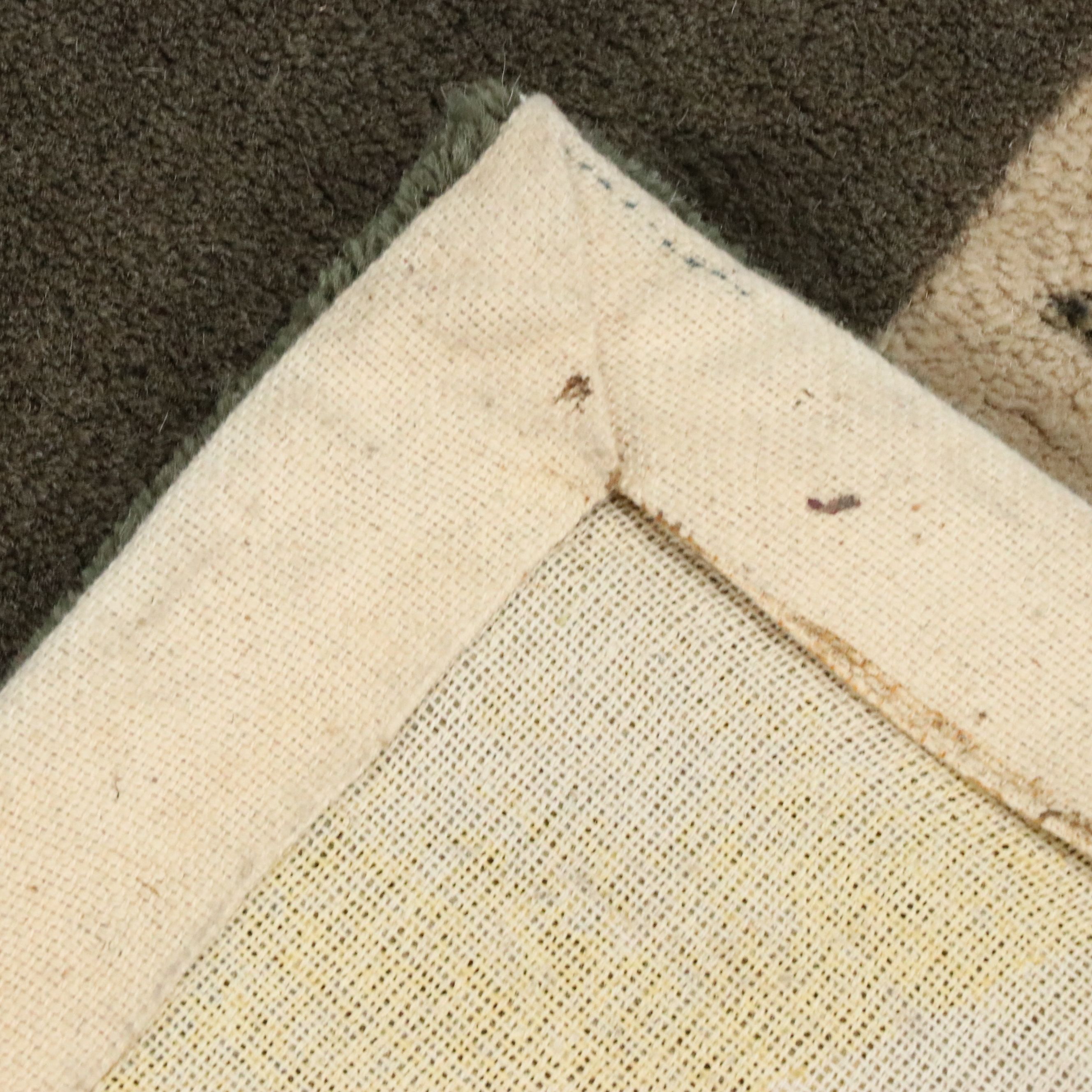 4'9 x 7'4 Hand-Tufted Foliate Area Rug