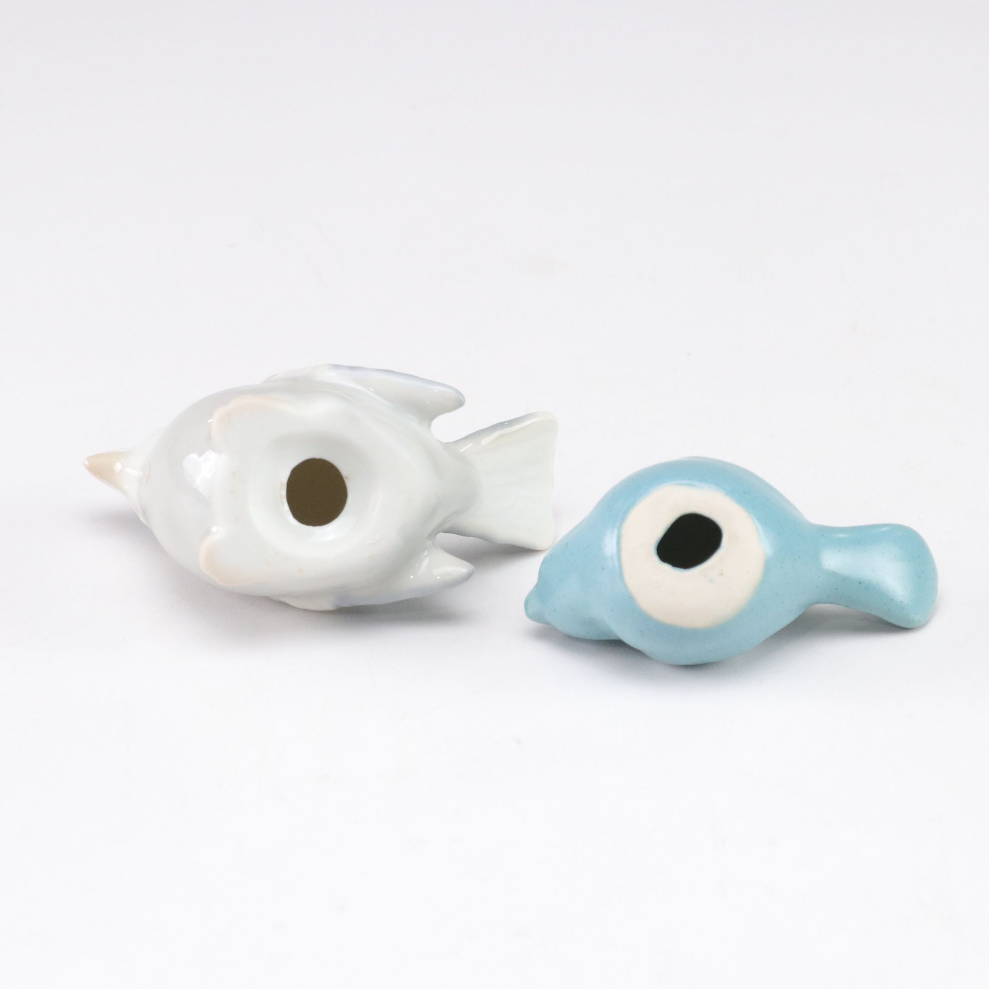 Four Bird Figurines and Two Dresser Trays