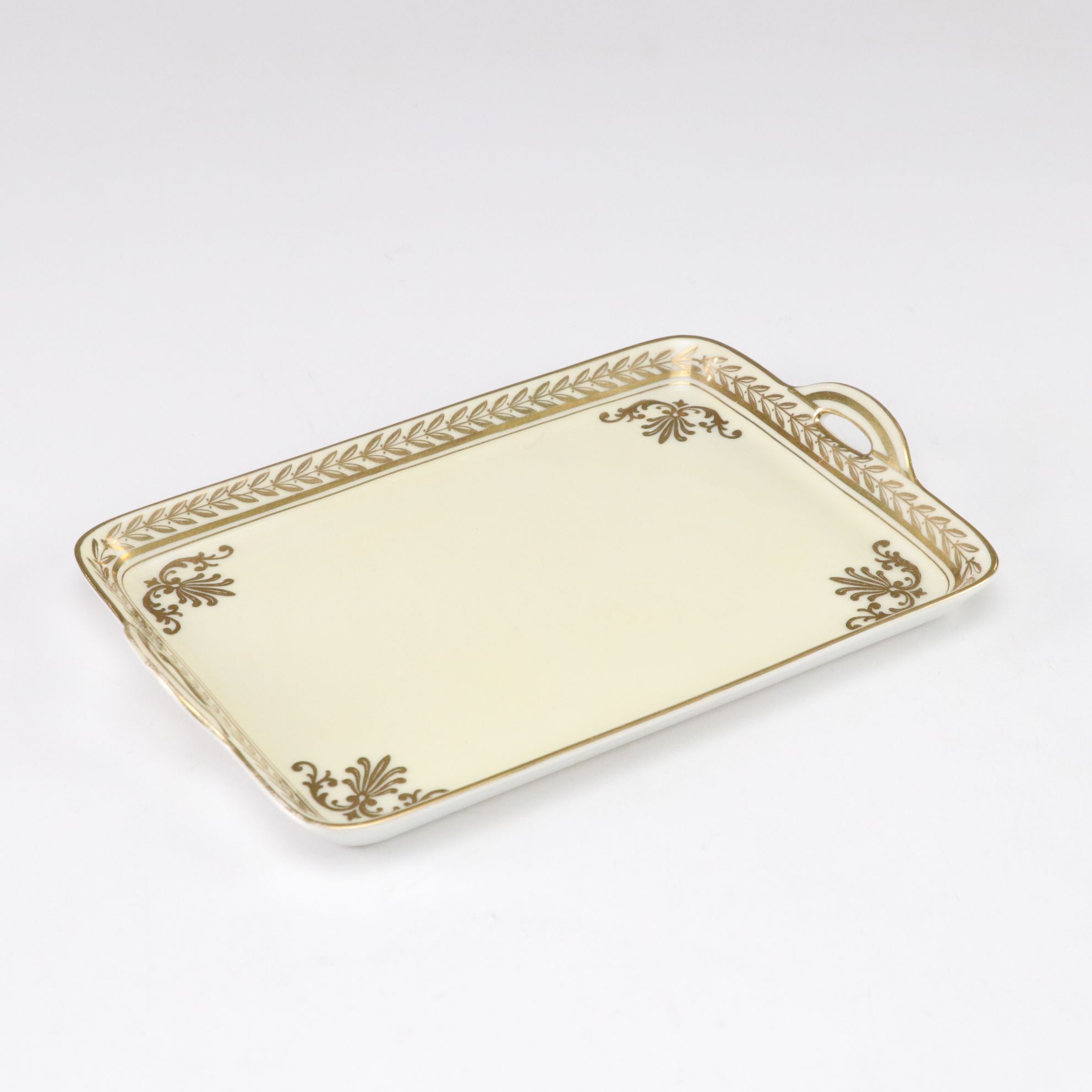 Four Bird Figurines and Two Dresser Trays