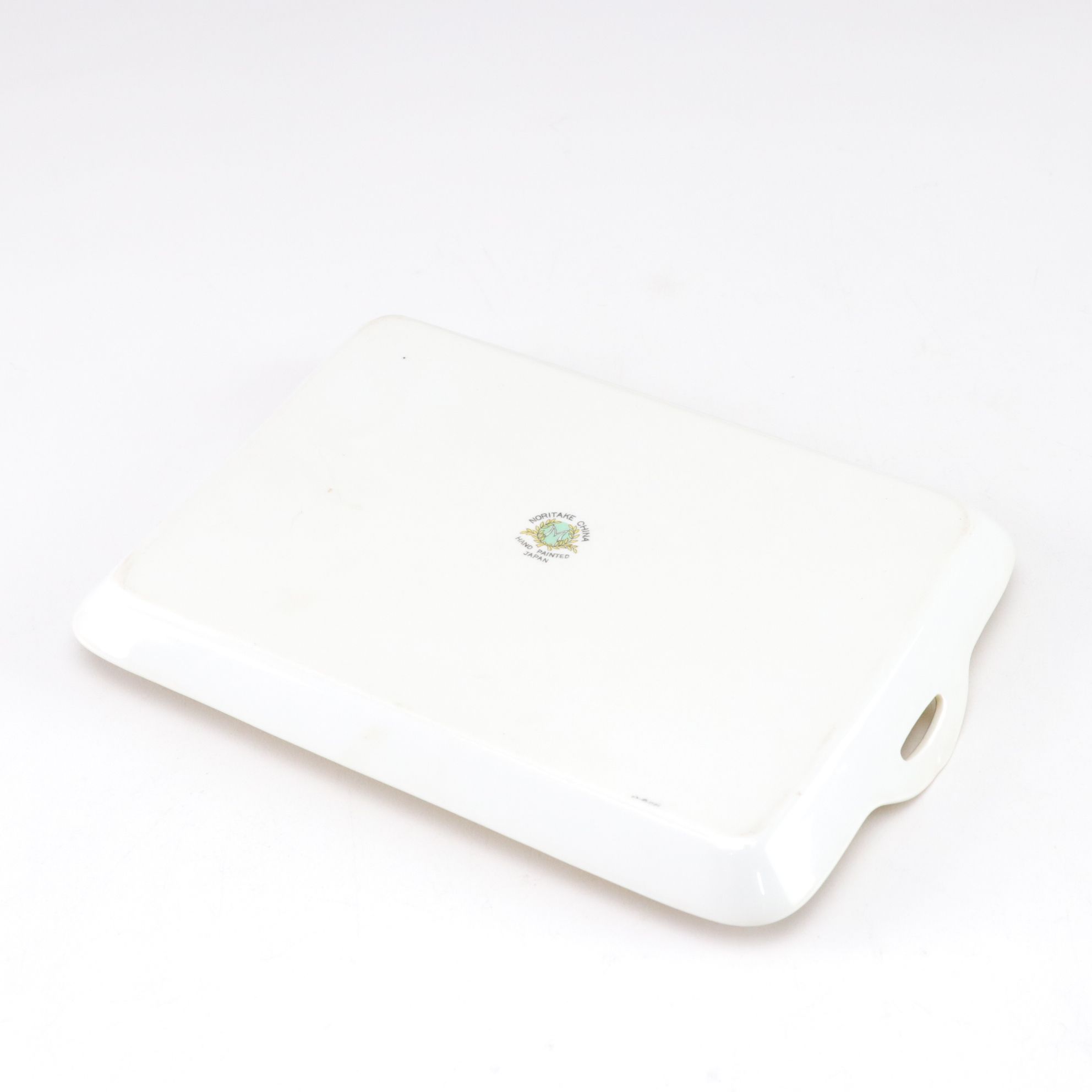 Four Bird Figurines and Two Dresser Trays