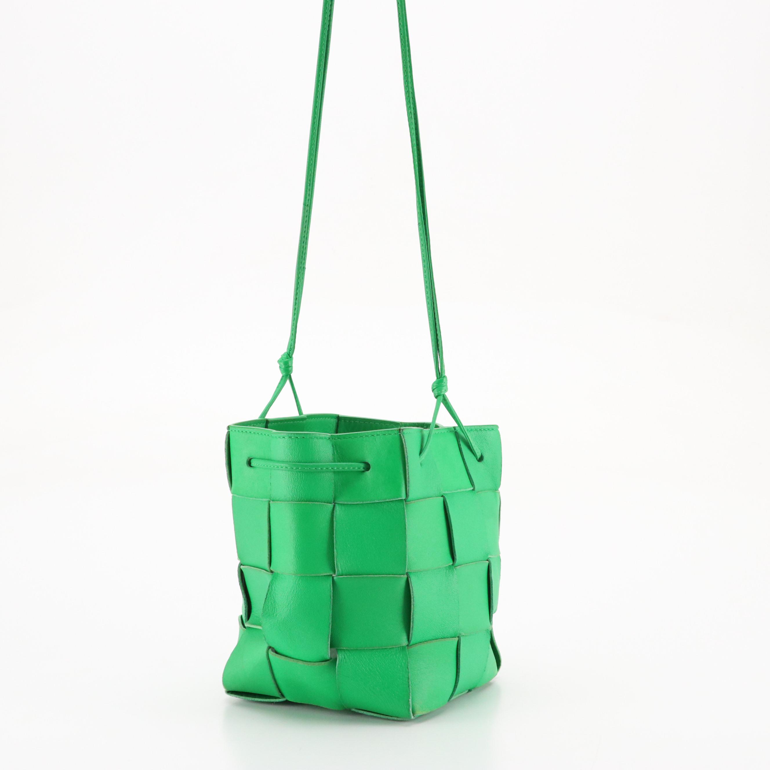Bottega Veneta Cassette Bucket Crossbody Bag Green Maxi Intrecciato Calfskin