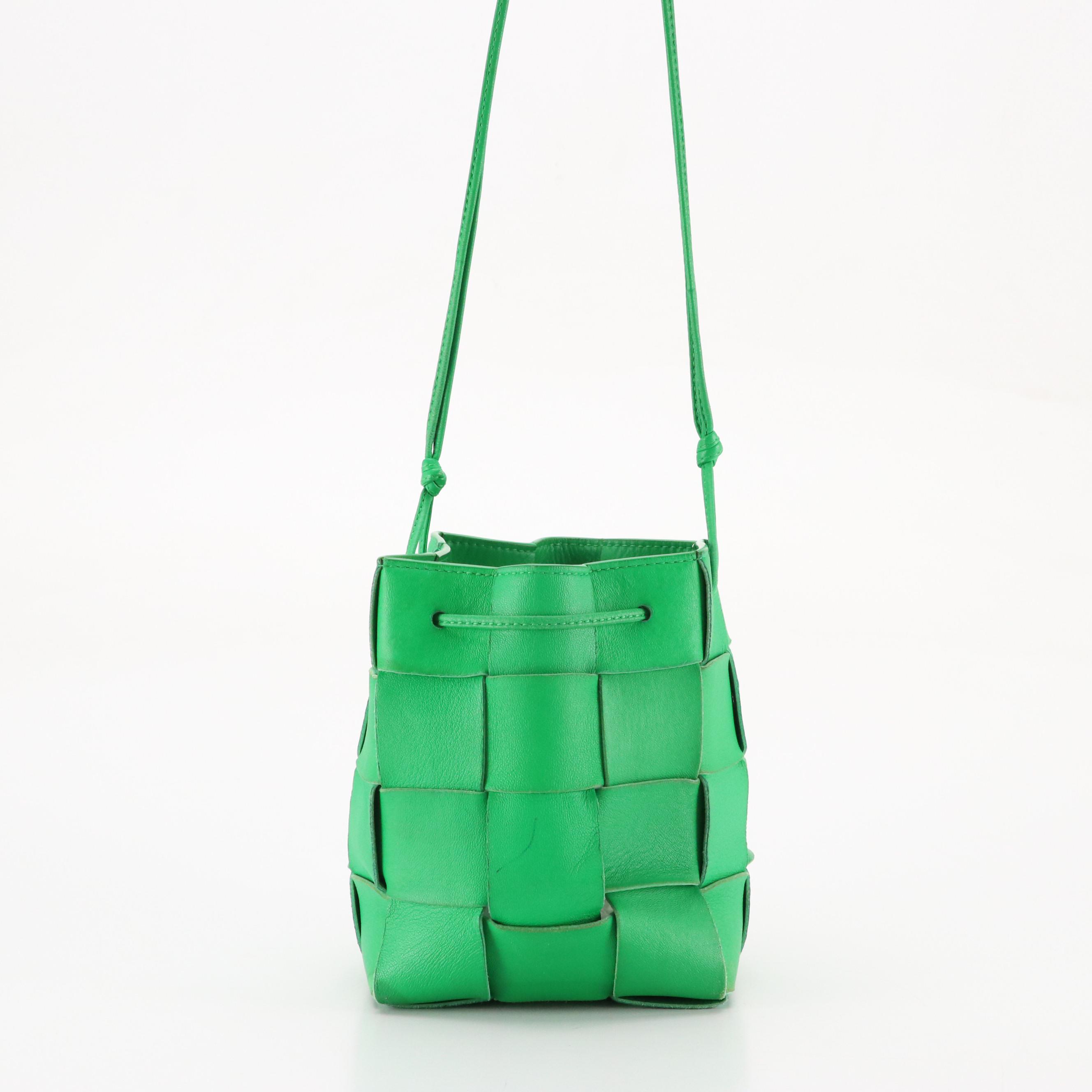 Bottega Veneta Cassette Bucket Crossbody Bag Green Maxi Intrecciato Calfskin