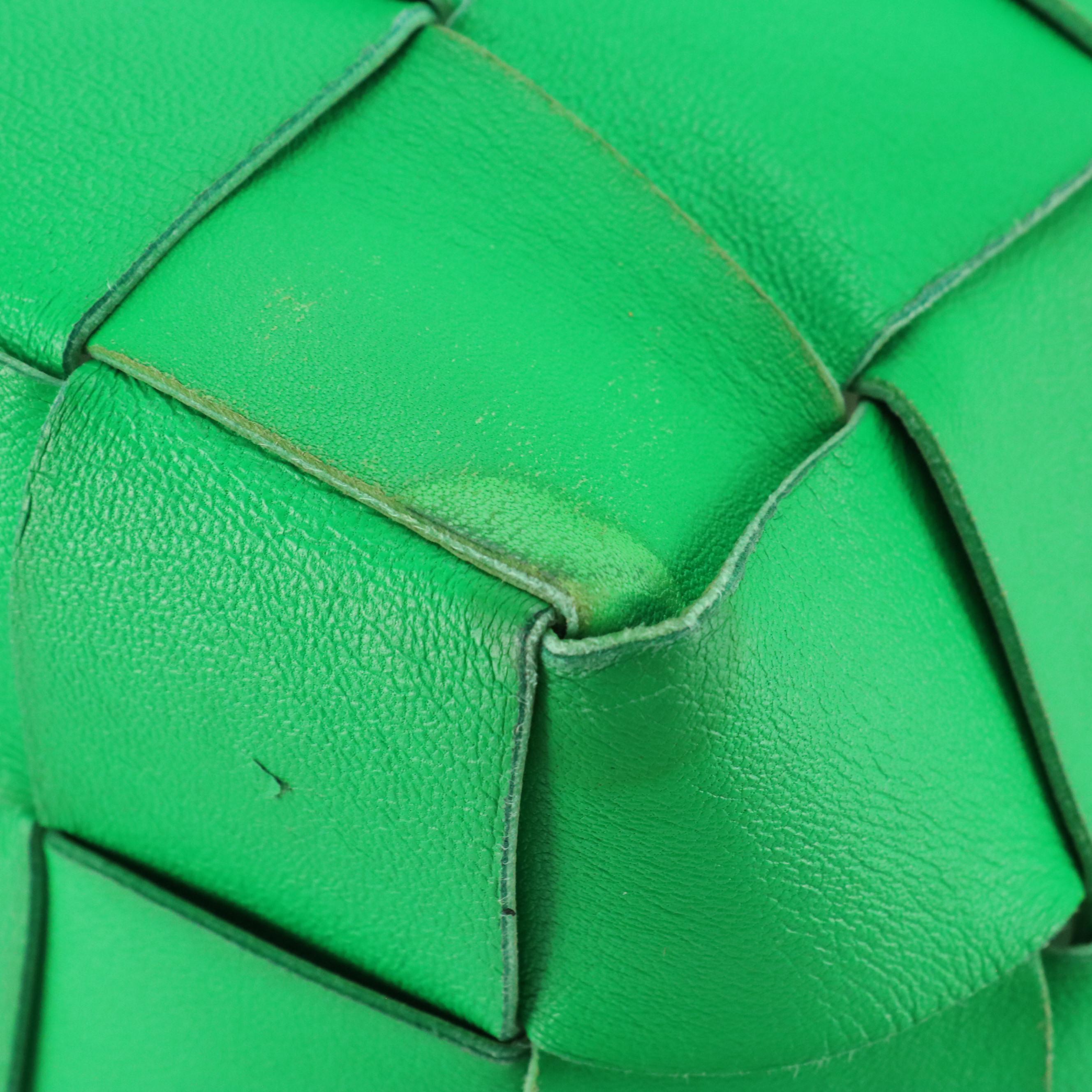 Bottega Veneta Cassette Bucket Crossbody Bag Green Maxi Intrecciato Calfskin