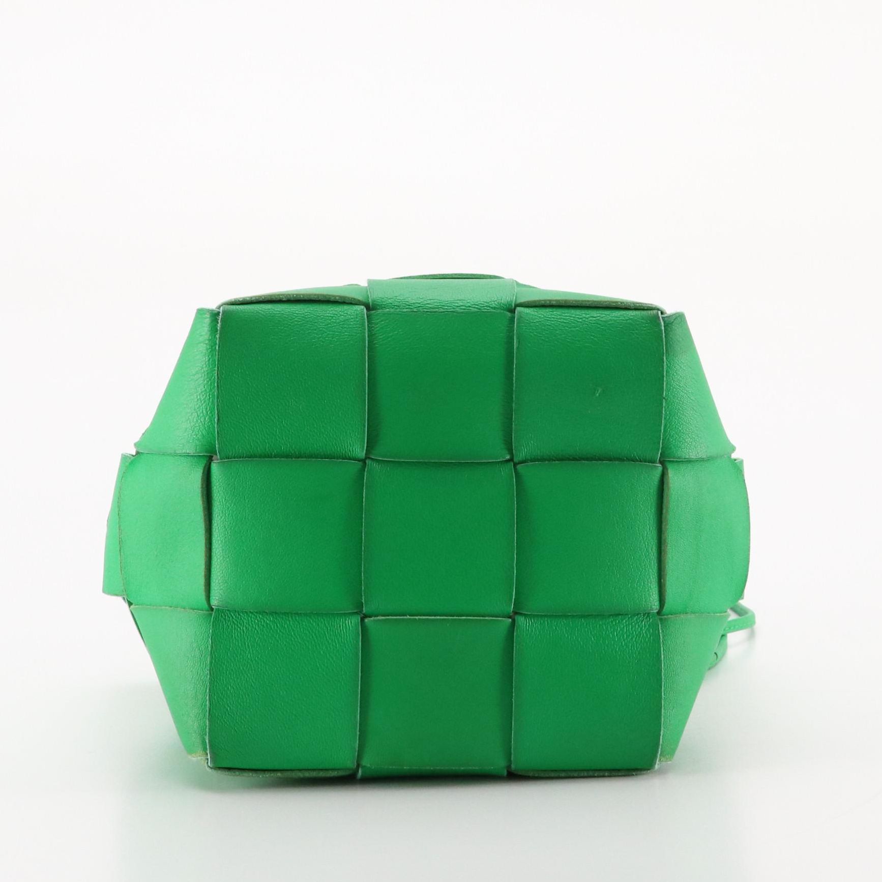 Bottega Veneta Cassette Bucket Crossbody Bag Green Maxi Intrecciato Calfskin