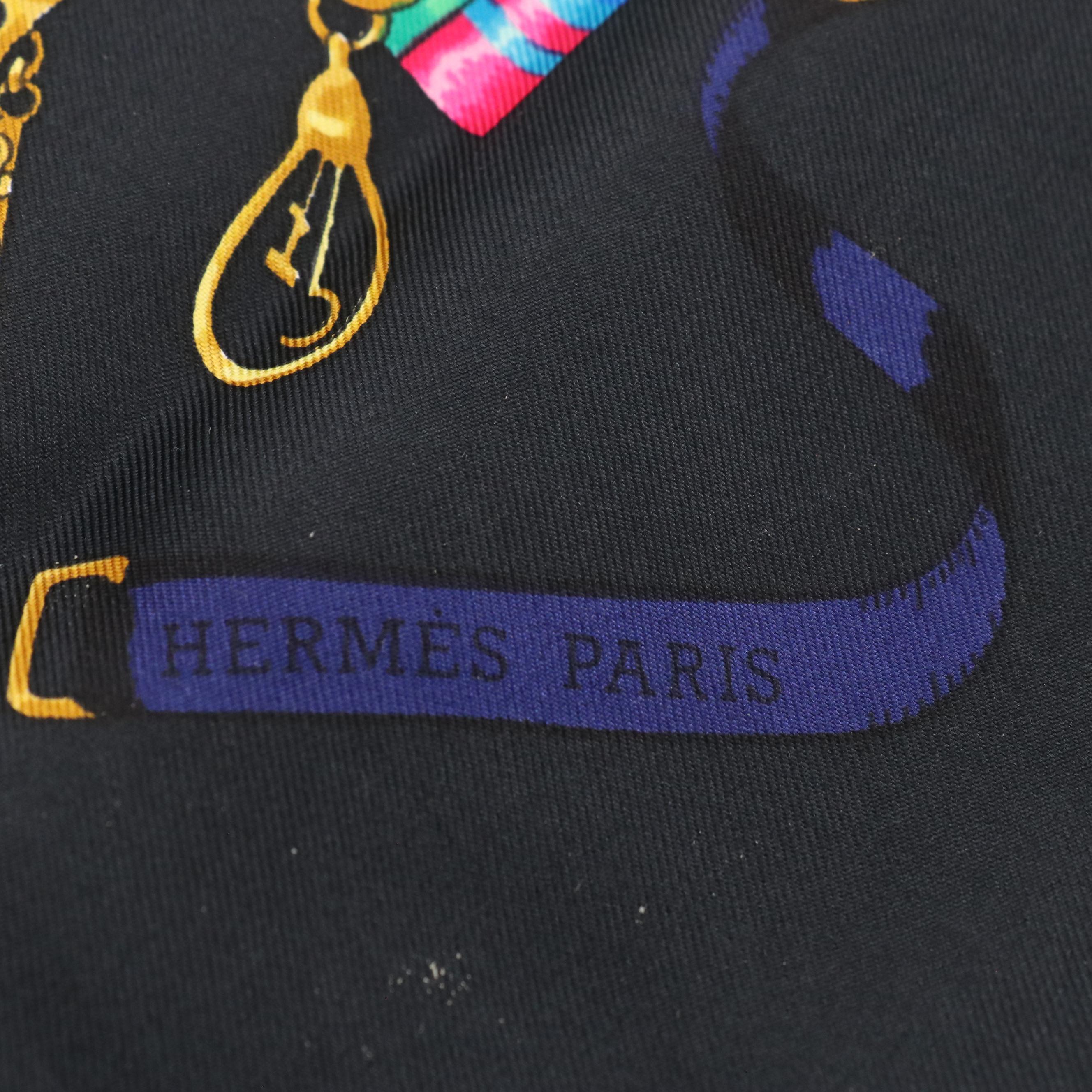 Hermès "Petite Main" Scarf 90 in Silk Twill