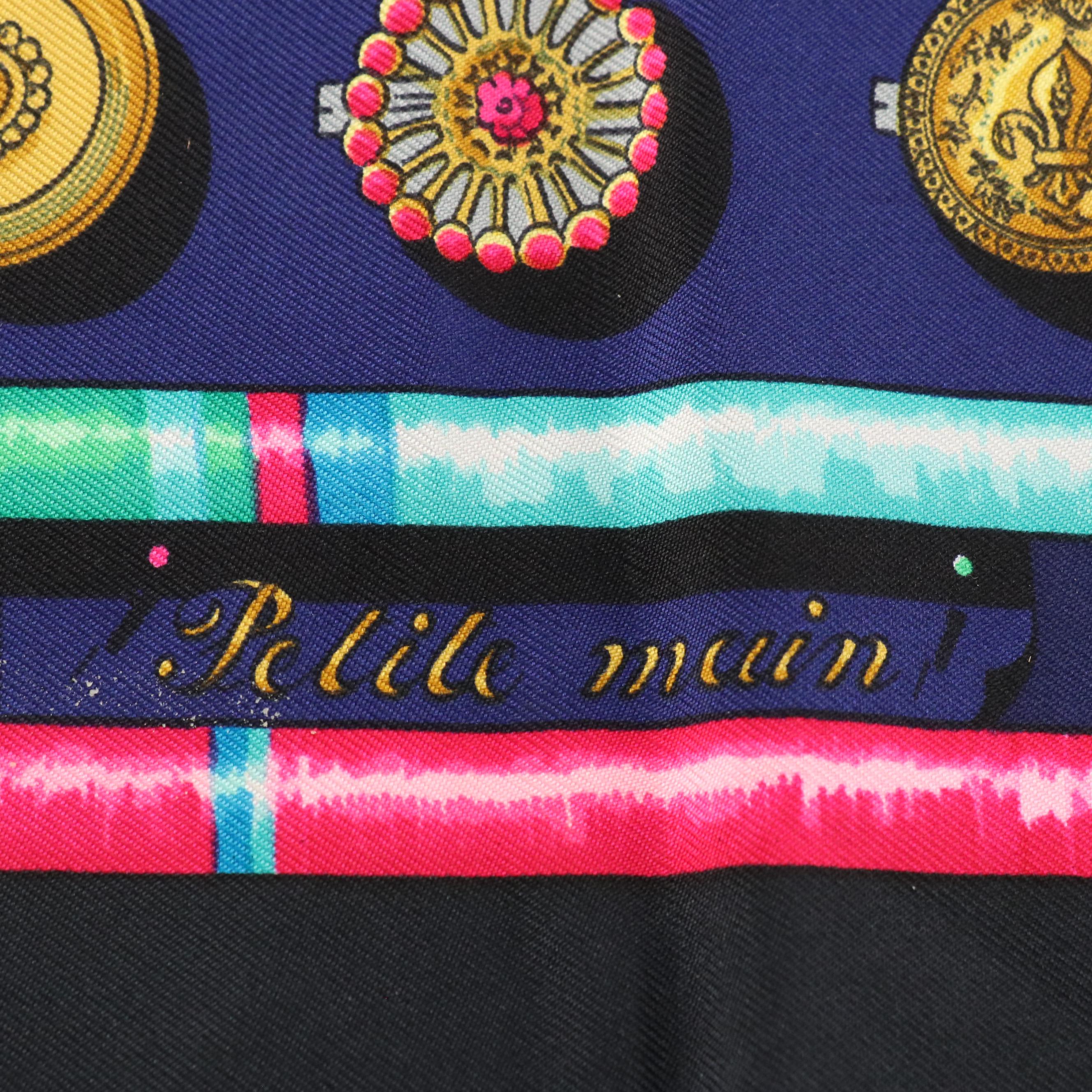 Hermès "Petite Main" Scarf 90 in Silk Twill